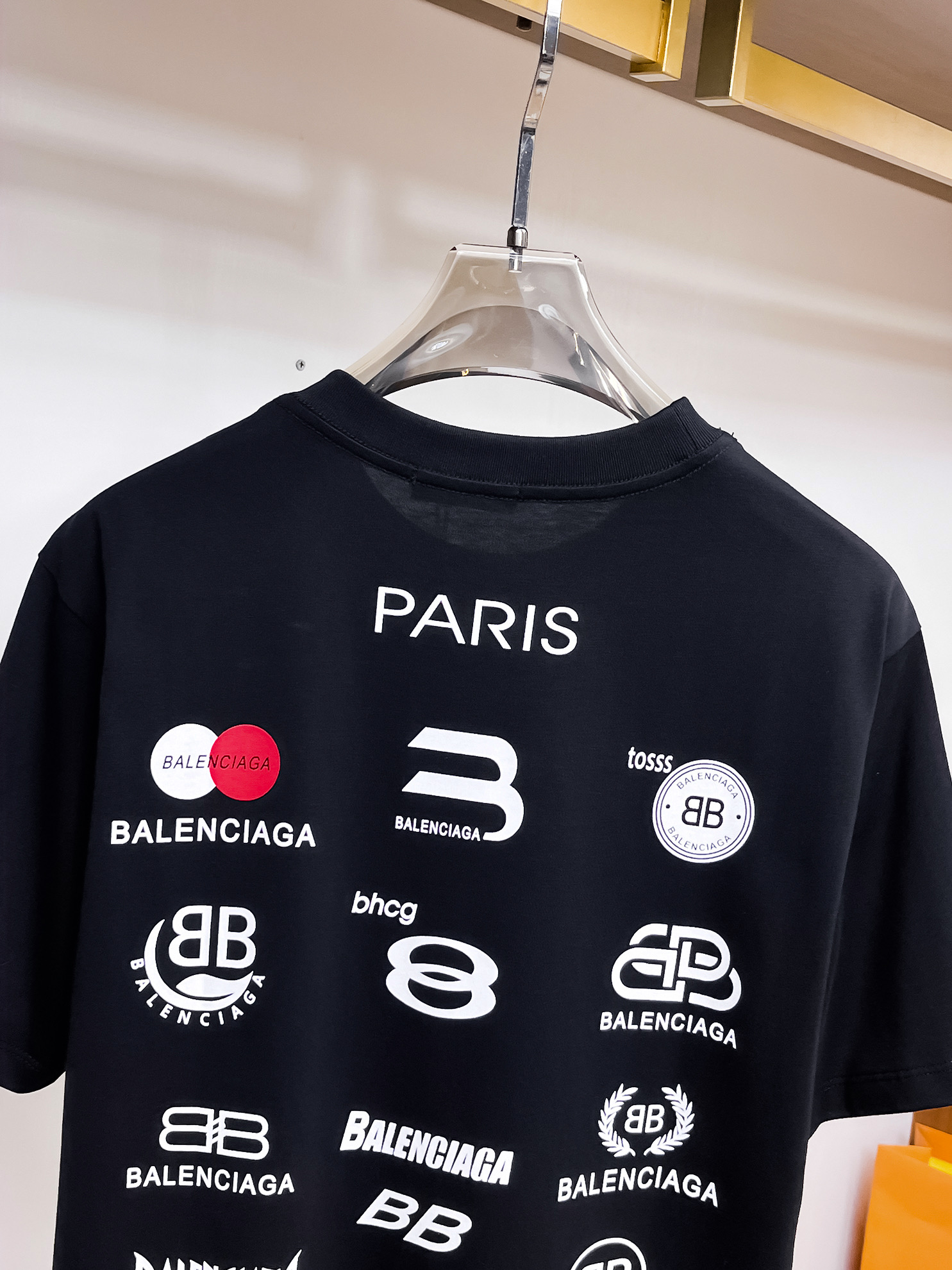 BALENCIAGA 高仿深色破洞短袖T恤 B字母Logo男女款做舊潮流上衣| 8 BALENCIAGA 高仿深色破洞短袖T恤 B字母Logo男女款做舊潮流上衣
