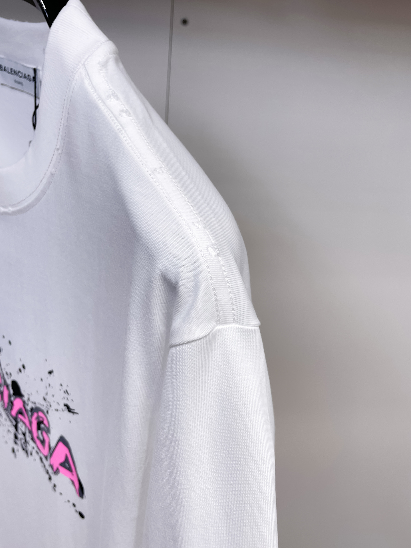 BALENCIAGA高仿男女款白色短袖T恤 粉紅塗鴉字母潑墨印花潮流上衣