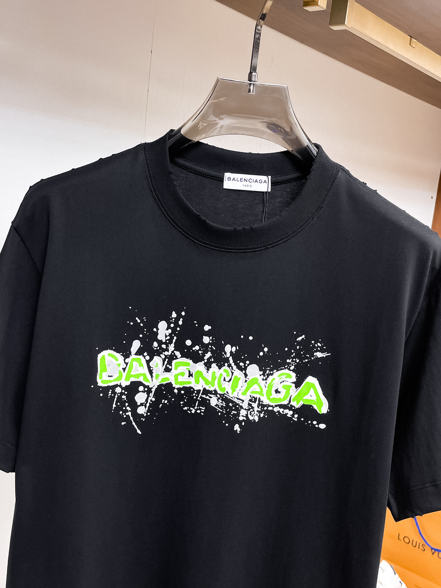 BALENCIAGA原單男女款黑色短袖T恤 綠白塗鴉Logo潑墨街頭休閒上衣| 13 BALENCIAGA原單男女款黑色短袖T恤 綠白塗鴉Logo潑墨街頭休閒上衣