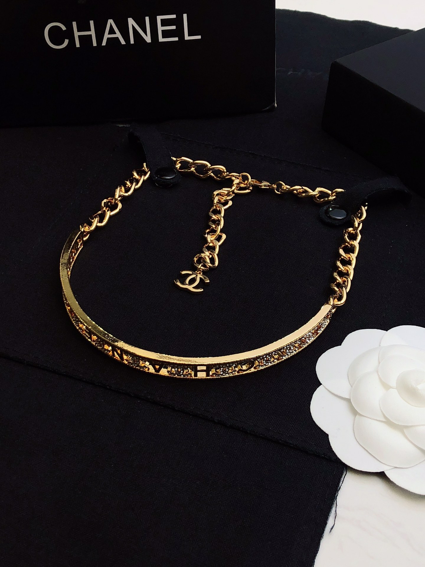 CHANEL高仿女士金色鏈條手鍊 字母鑲鑽弧形設計復古精品飾品| 14 CHANEL高仿女士金色鏈條手鍊 字母鑲鑽弧形設計復古精品飾品