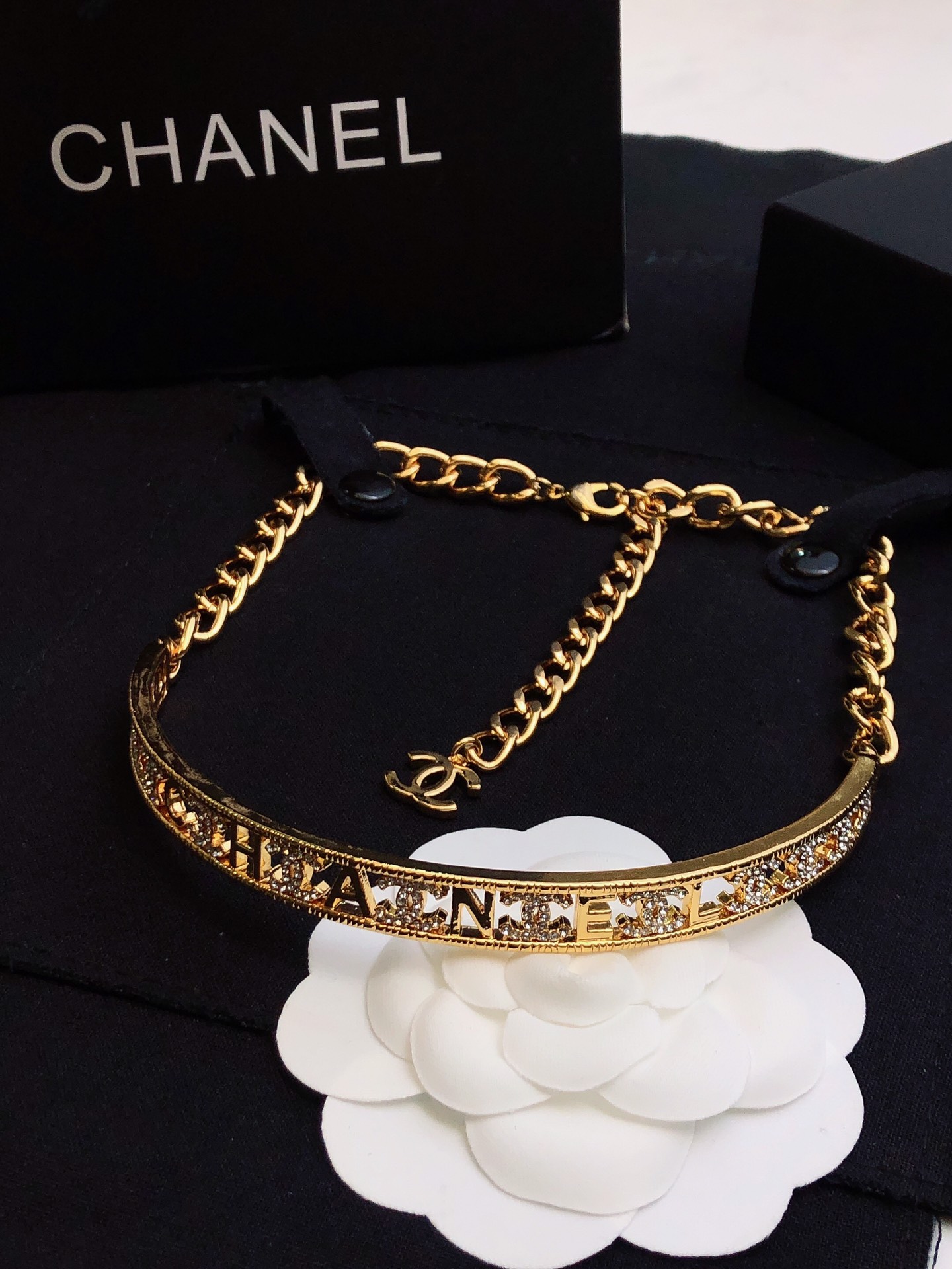 CHANEL高仿女士金色鏈條手鍊 字母鑲鑽弧形設計復古精品飾品| 13 CHANEL高仿女士金色鏈條手鍊 字母鑲鑽弧形設計復古精品飾品