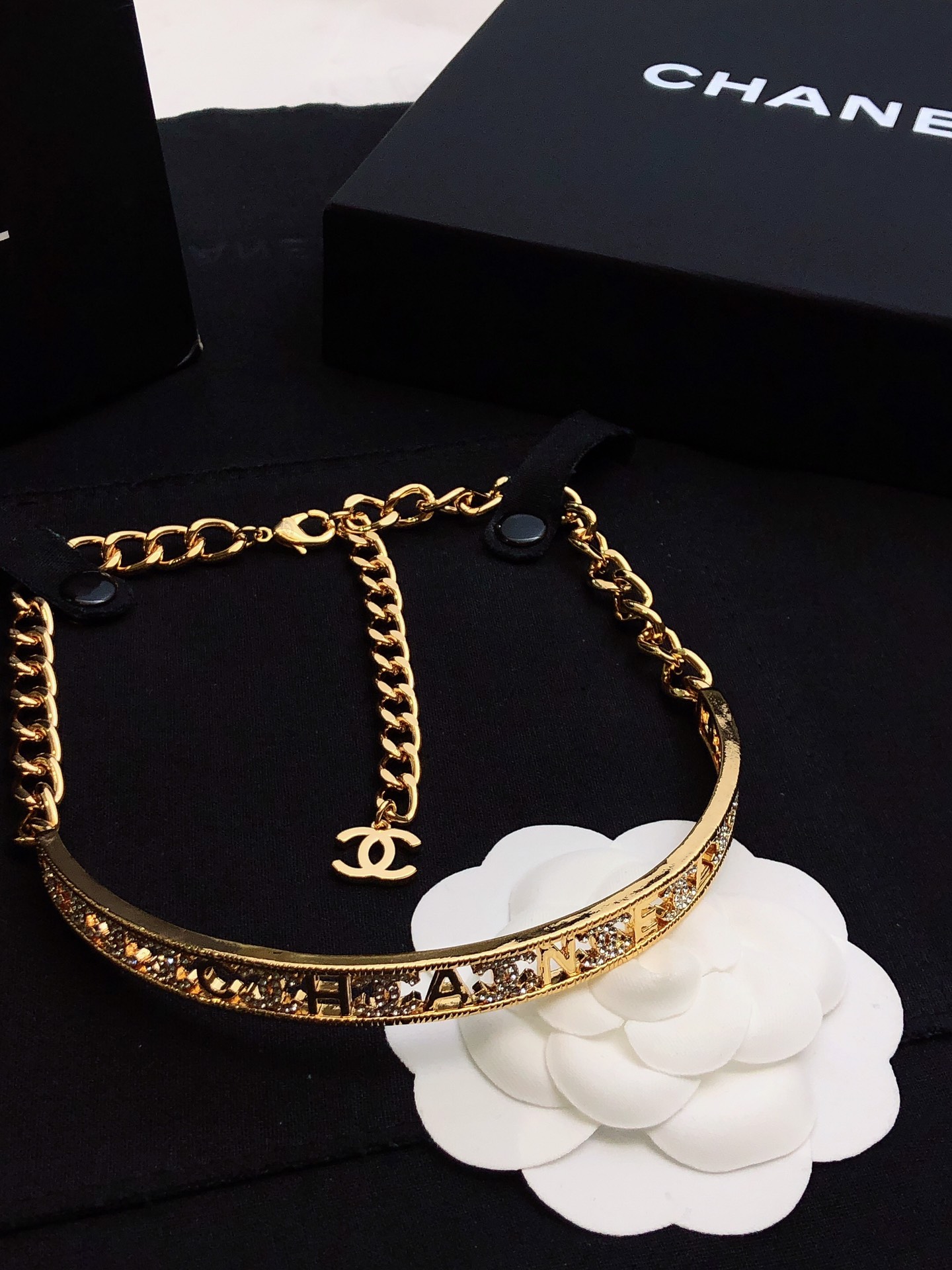 CHANEL高仿女士金色鏈條手鍊 字母鑲鑽弧形設計復古精品飾品| 11 CHANEL高仿女士金色鏈條手鍊 字母鑲鑽弧形設計復古精品飾品