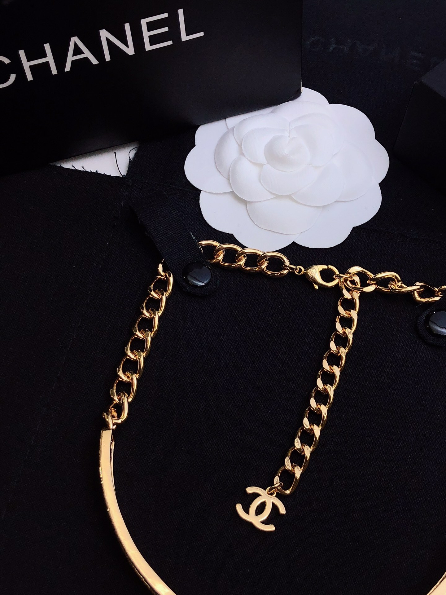 CHANEL高仿女士金色鏈條手鍊 字母鑲鑽弧形設計復古精品飾品| 10 CHANEL高仿女士金色鏈條手鍊 字母鑲鑽弧形設計復古精品飾品