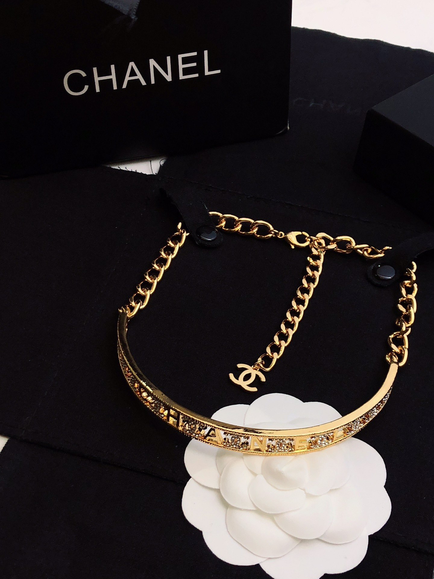 CHANEL高仿女士金色鏈條手鍊 字母鑲鑽弧形設計復古精品飾品| 9 CHANEL高仿女士金色鏈條手鍊 字母鑲鑽弧形設計復古精品飾品