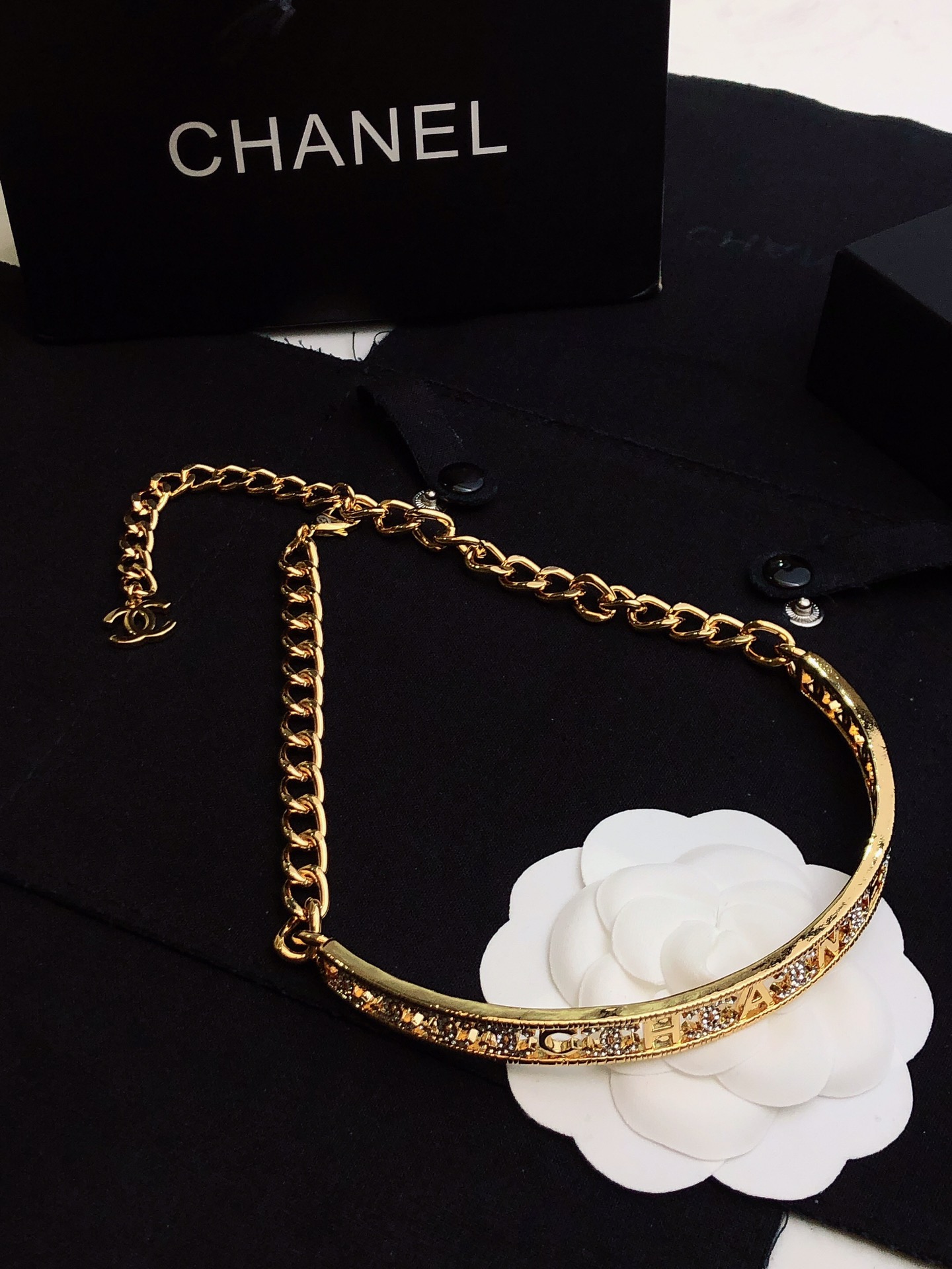 CHANEL高仿女士金色鏈條手鍊 字母鑲鑽弧形設計復古精品飾品| 8 CHANEL高仿女士金色鏈條手鍊 字母鑲鑽弧形設計復古精品飾品