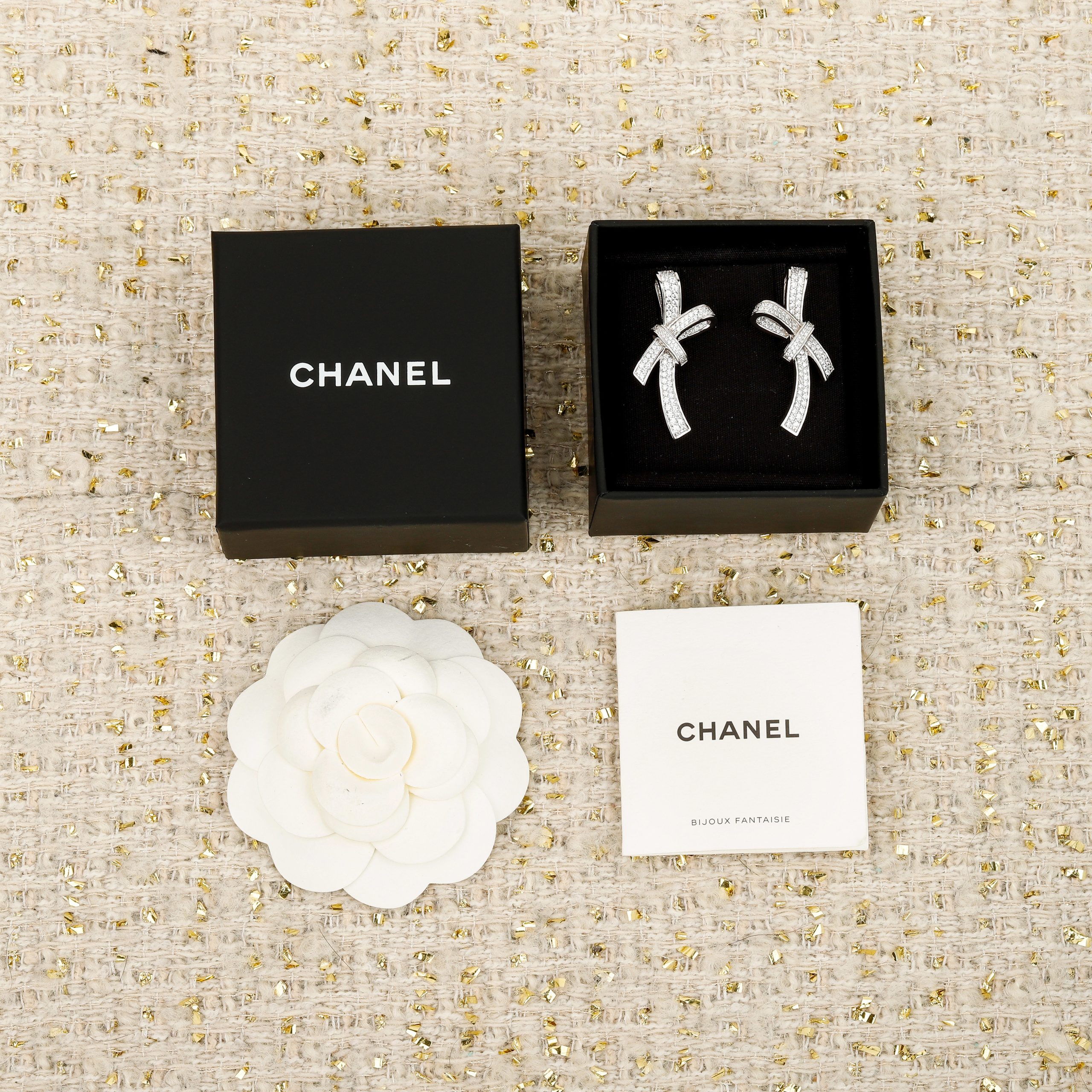 CHANEL A貨女士蝴蝶結鑲鑽耳環 銀色長款垂墜高級感耳飾| 3 CHANEL A貨女士蝴蝶結鑲鑽耳環 銀色長款垂墜高級感耳飾