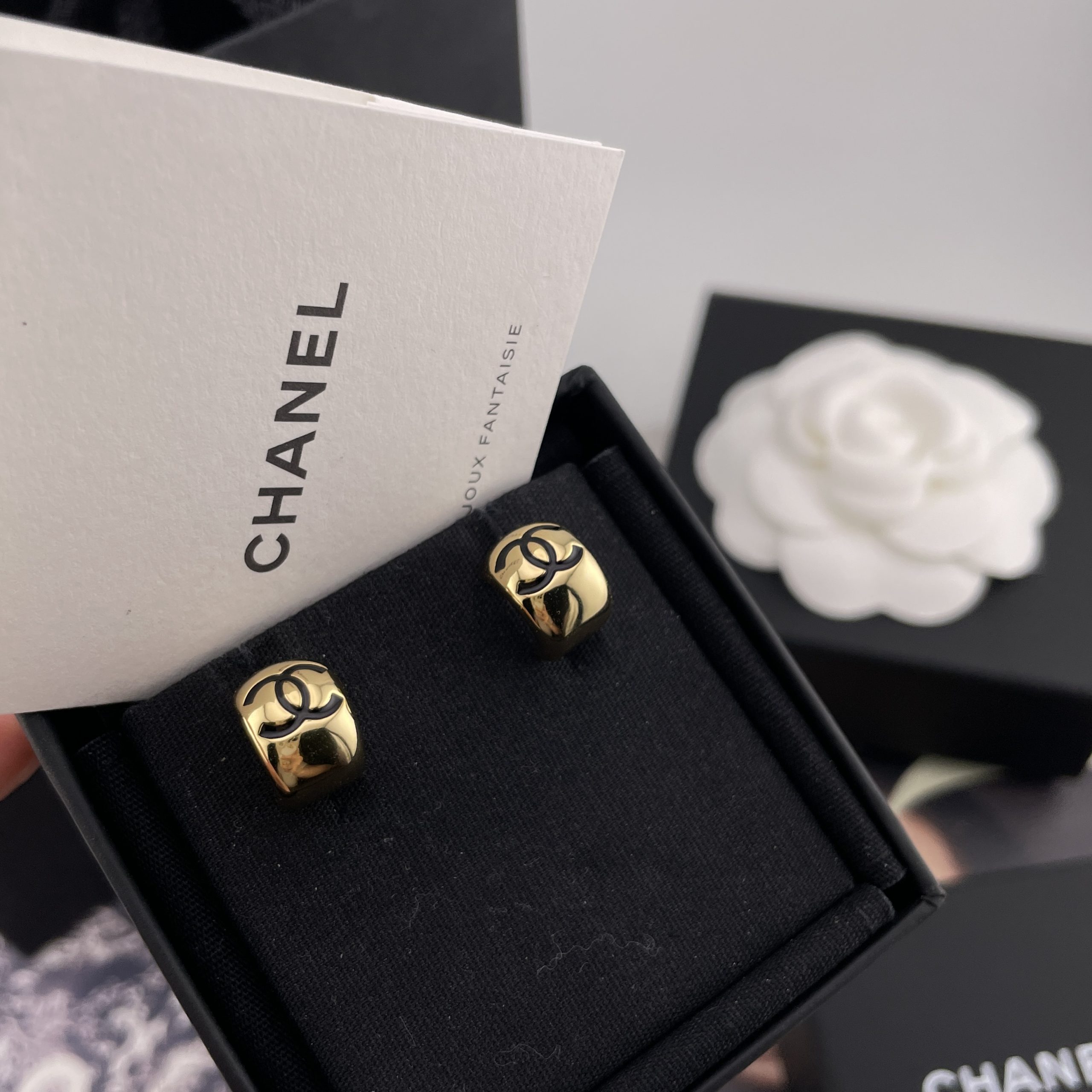 CHANEL高仿女士金色雙C耳環 復古寬版小巧耳扣簡約氣質款