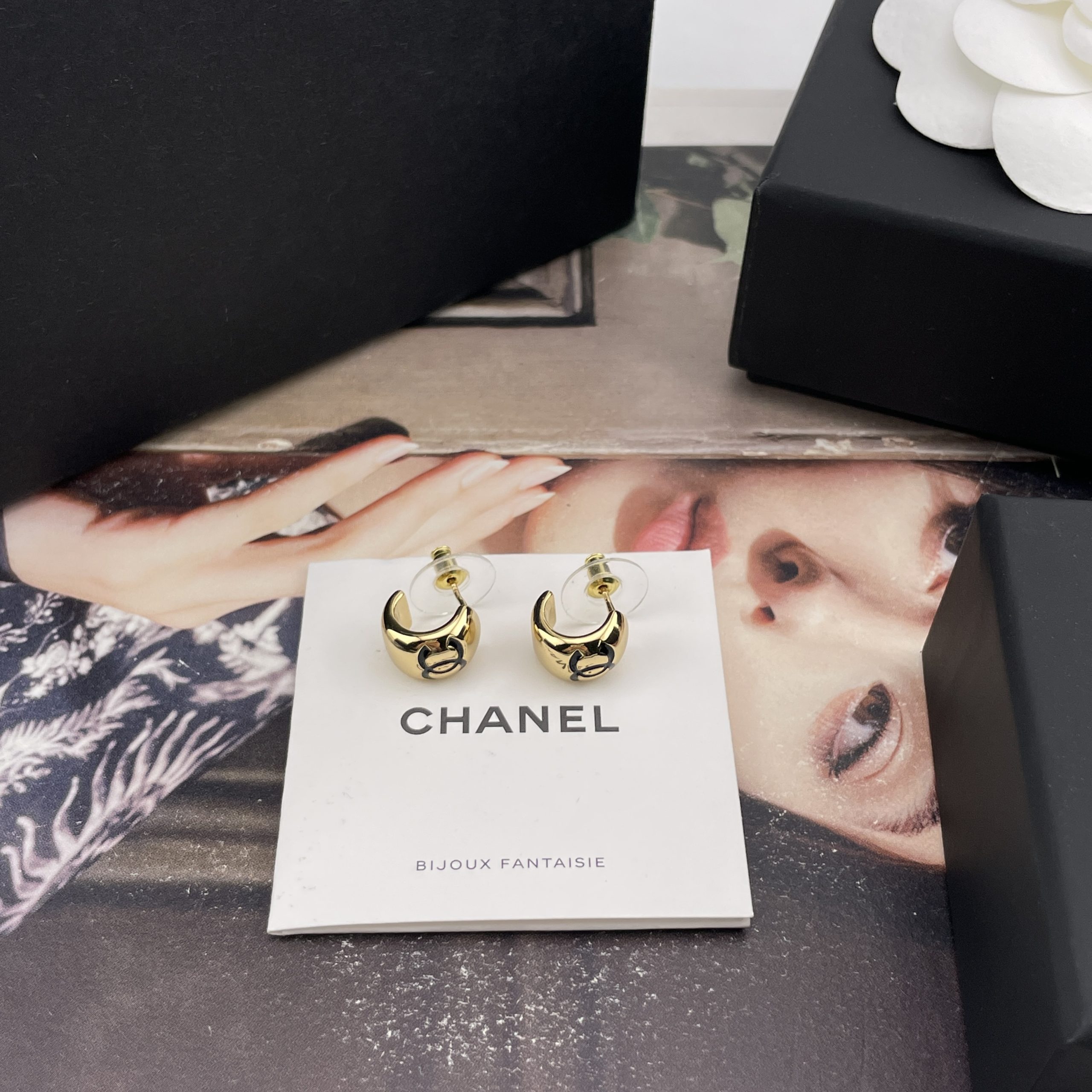 CHANEL高仿女士金色雙C耳環 復古寬版小巧耳扣簡約氣質款
