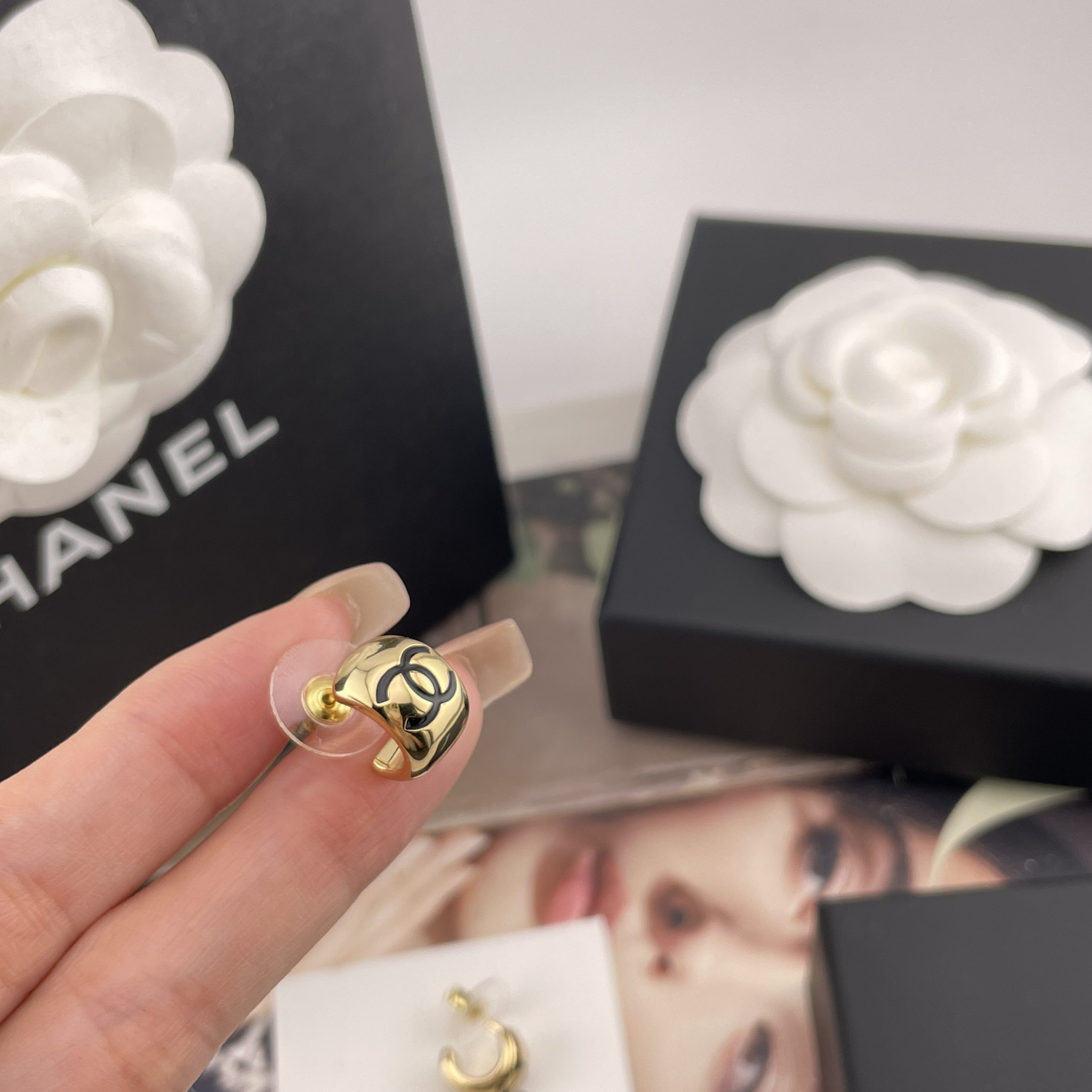 CHANEL高仿女士金色雙C耳環 復古寬版小巧耳扣簡約氣質款