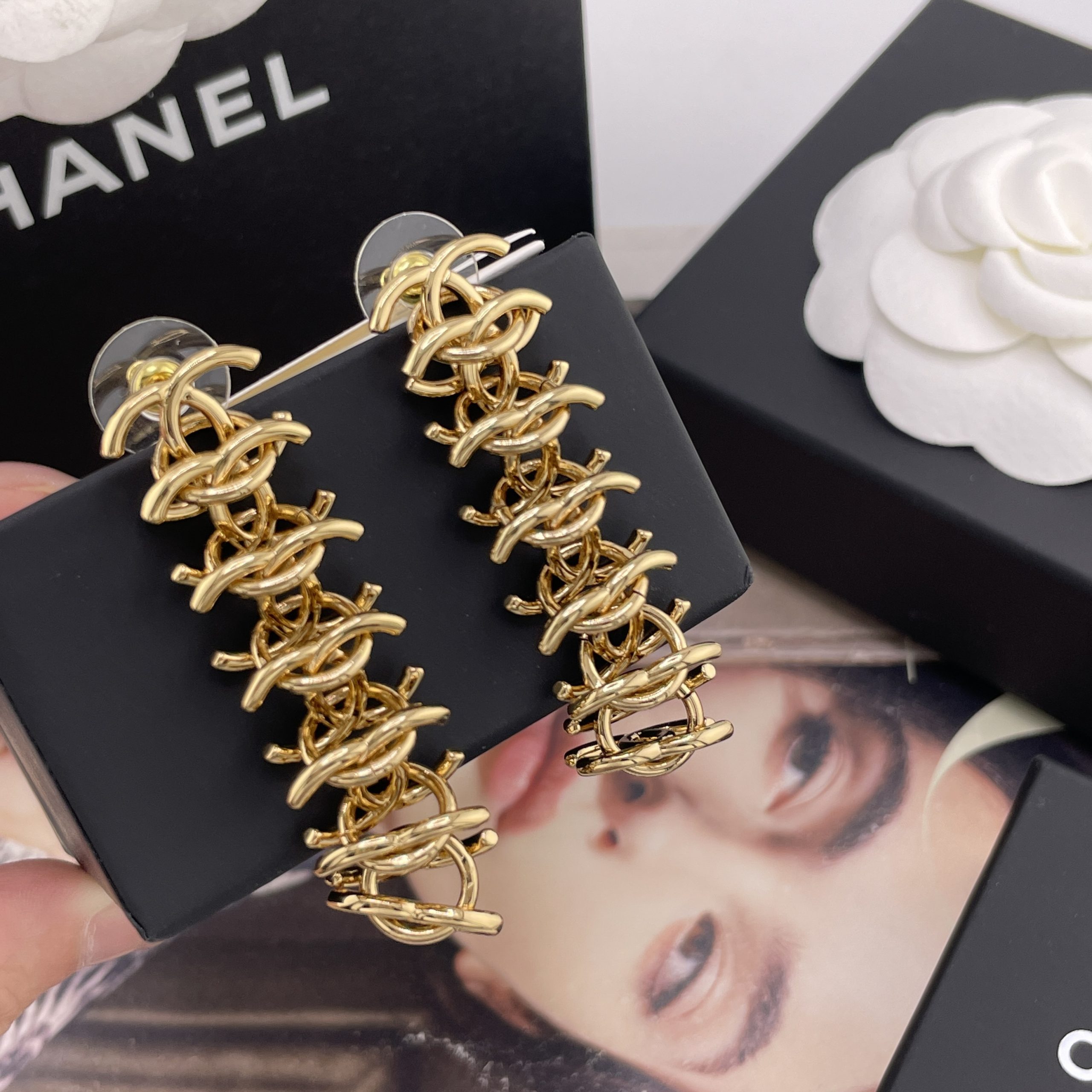 CHANEL高仿女士雙C長耳環 金色鏤空鏈節造型復古垂墜耳飾| 14 CHANEL高仿女士雙C長耳環 金色鏤空鏈節造型復古垂墜耳飾