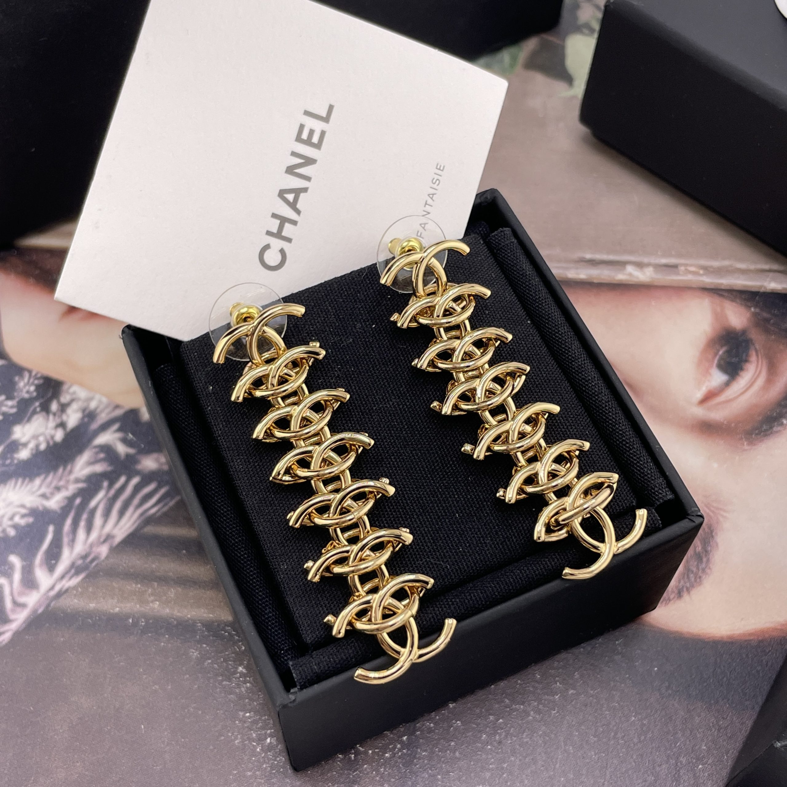 CHANEL高仿女士雙C長耳環 金色鏤空鏈節造型復古垂墜耳飾