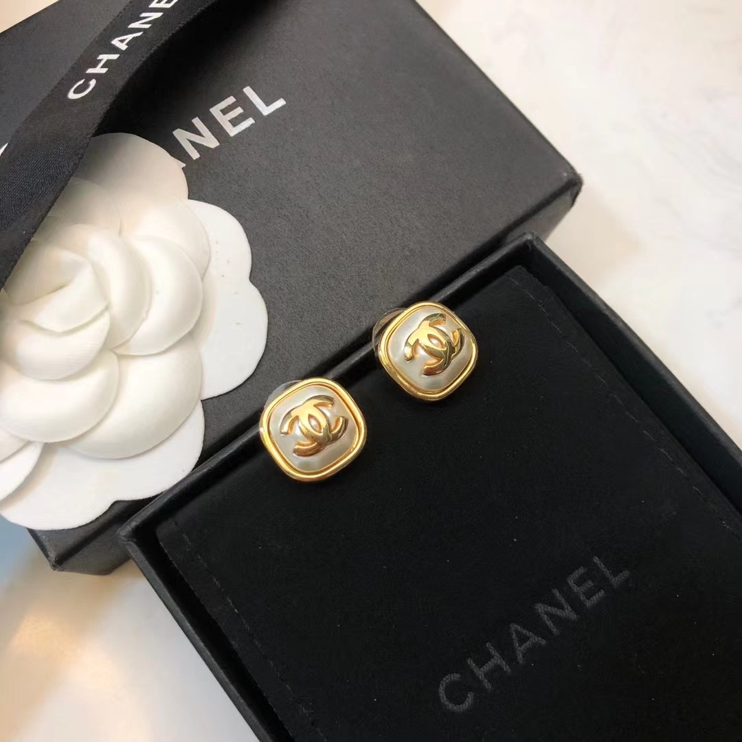CHANEL高仿女士方形雙C耳環 金色白色琺瑯復古氣質耳釘