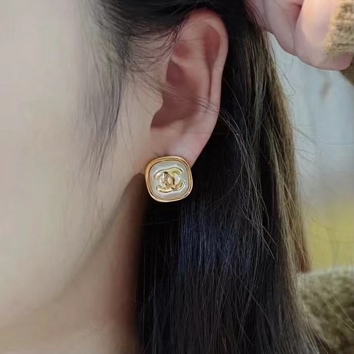 CHANEL高仿女士方形雙C耳環 金色白色琺瑯復古氣質耳釘