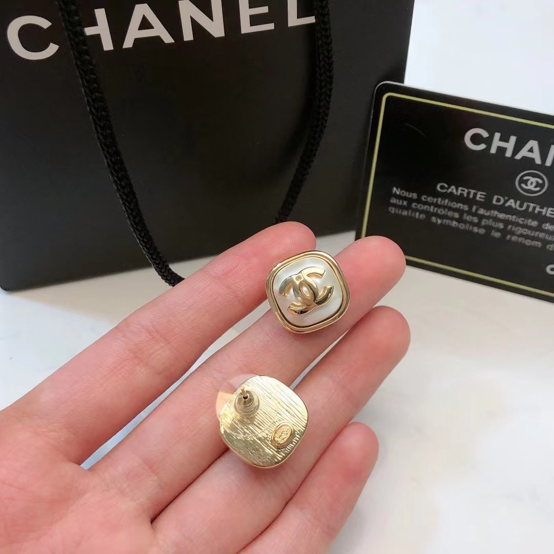 CHANEL高仿女士方形雙C耳環 金色白色琺瑯復古氣質耳釘