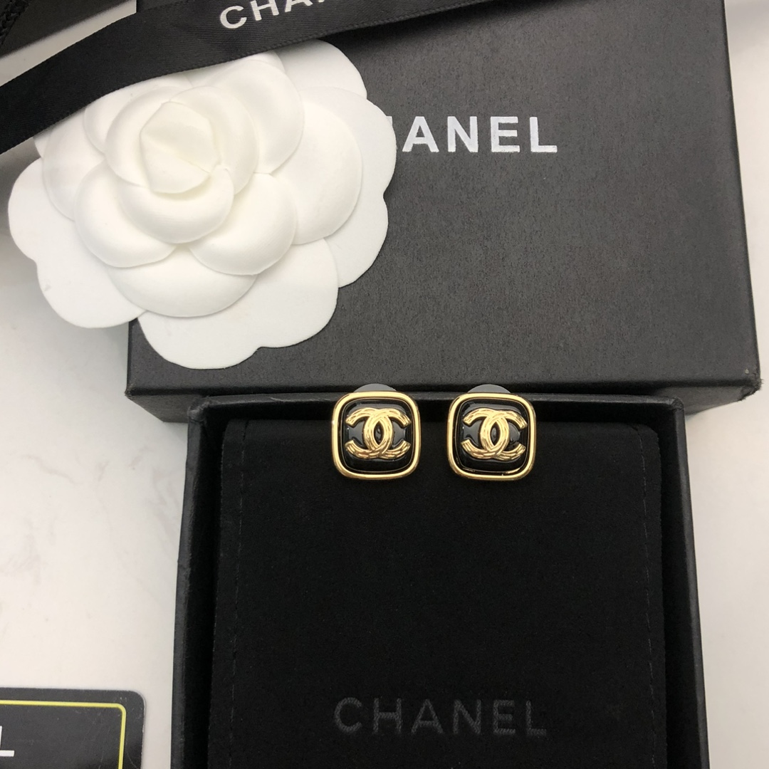CHANEL高仿女士雙C耳環 黑金方形復古琺瑯耳釘氣質百搭款