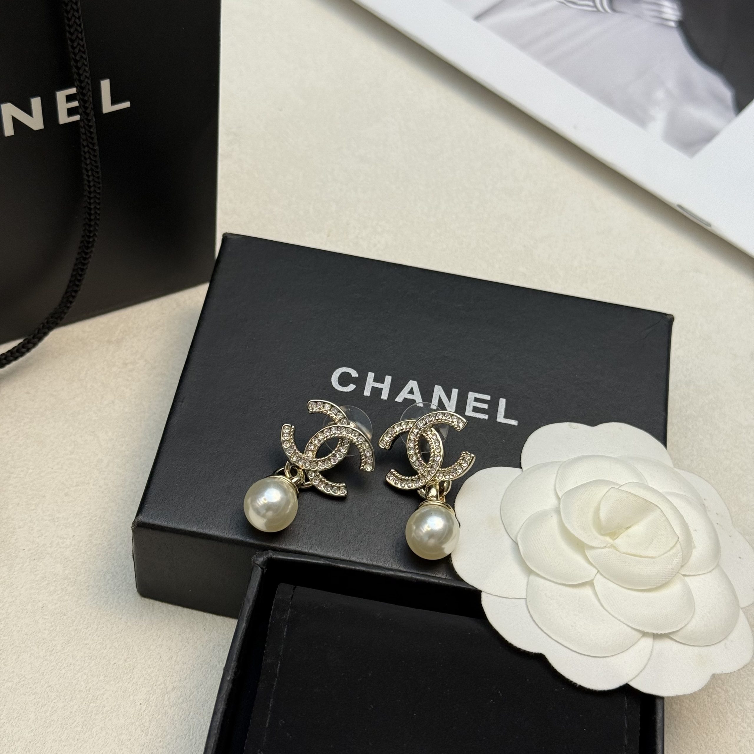 CHANEL一比一女士雙C珍珠耳環 滿鑽金色吊珠復古優雅耳飾