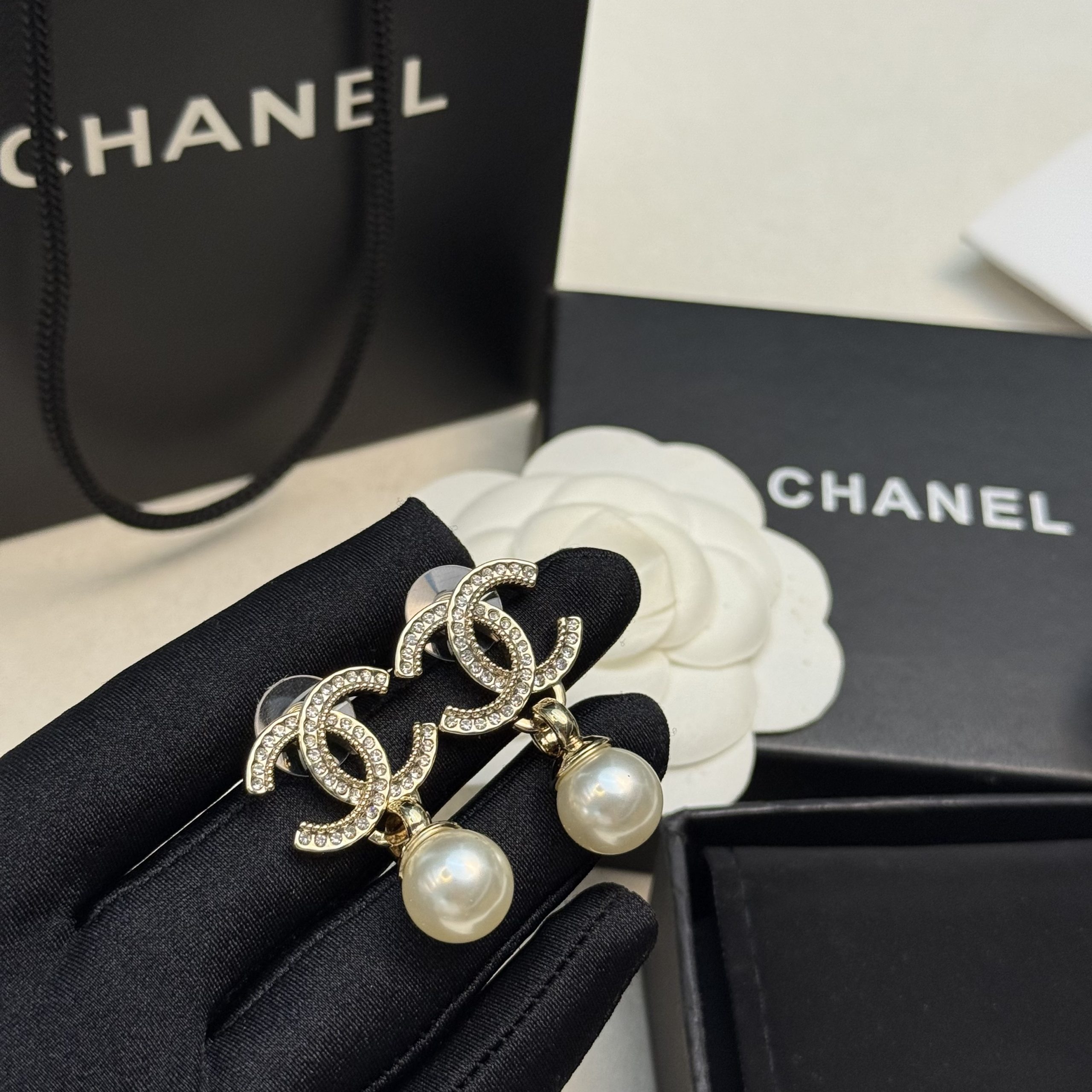 CHANEL一比一女士雙C珍珠耳環 滿鑽金色吊珠復古優雅耳飾