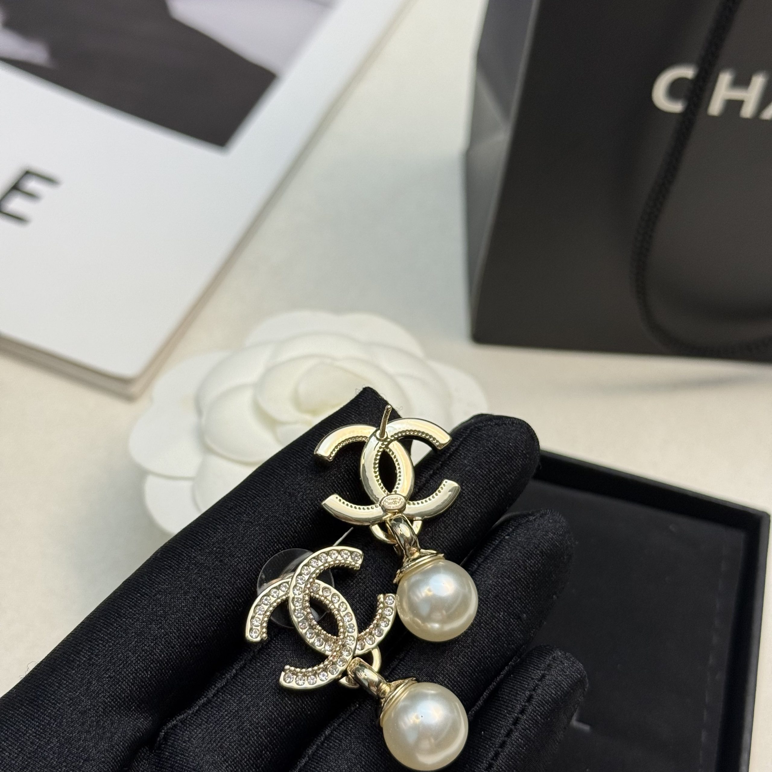 CHANEL一比一女士雙C珍珠耳環 滿鑽金色吊珠復古優雅耳飾