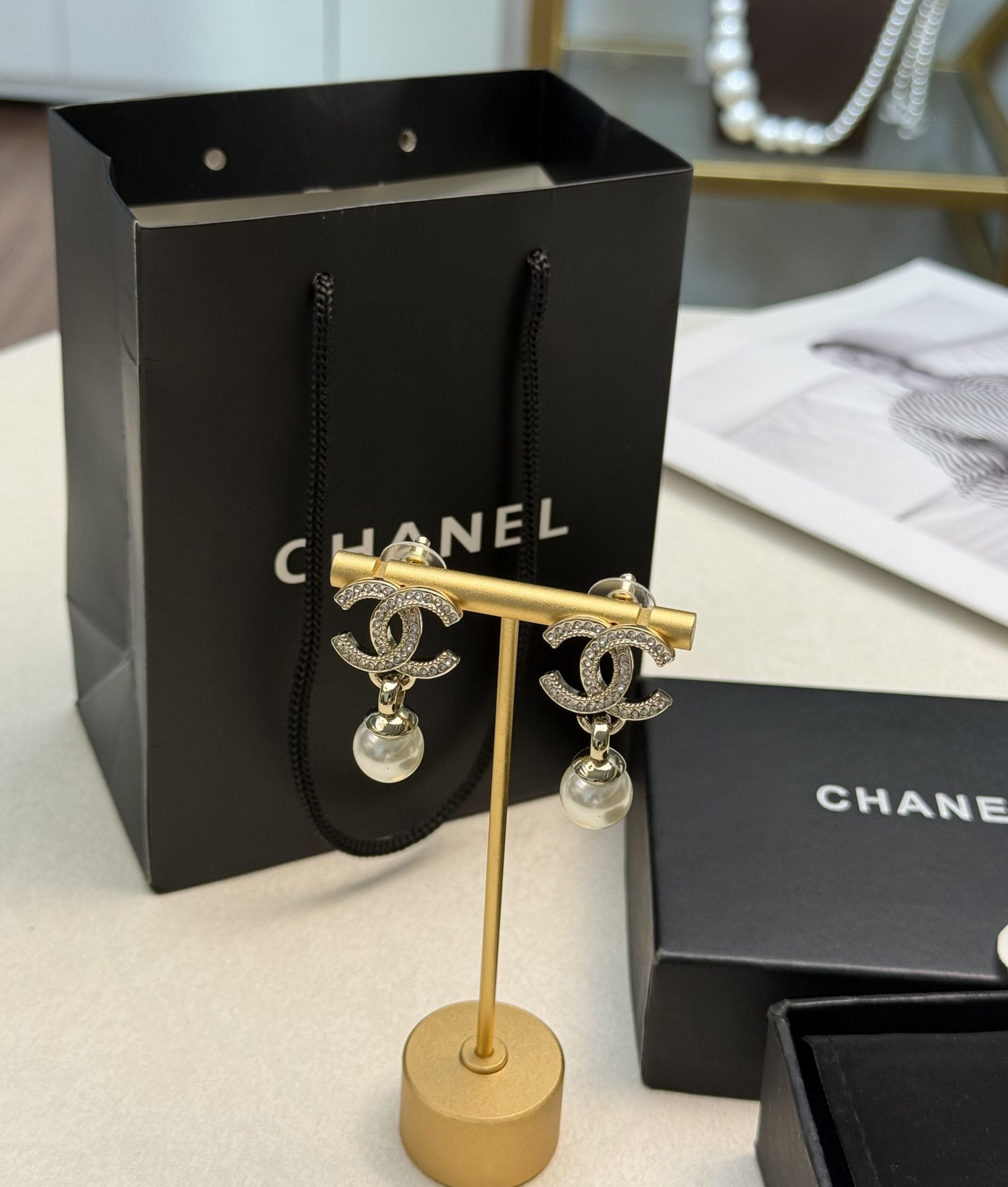 CHANEL一比一女士雙C珍珠耳環 滿鑽金色吊珠復古優雅耳飾