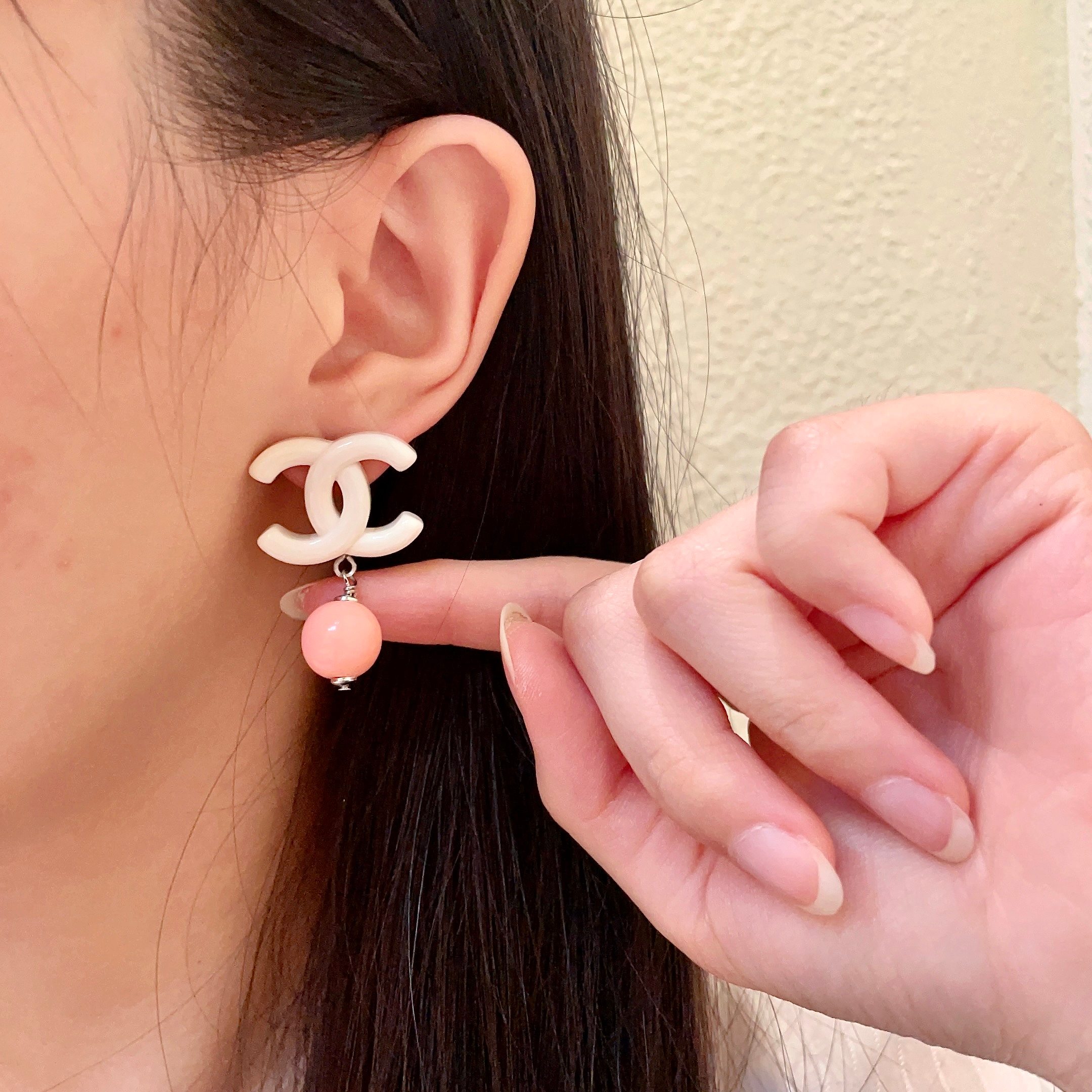 CHANEL 高仿 雙C粉色珍珠垂墜耳環 女款耳飾| 14 CHANEL 高仿 雙C粉色珍珠垂墜耳環 女款耳飾