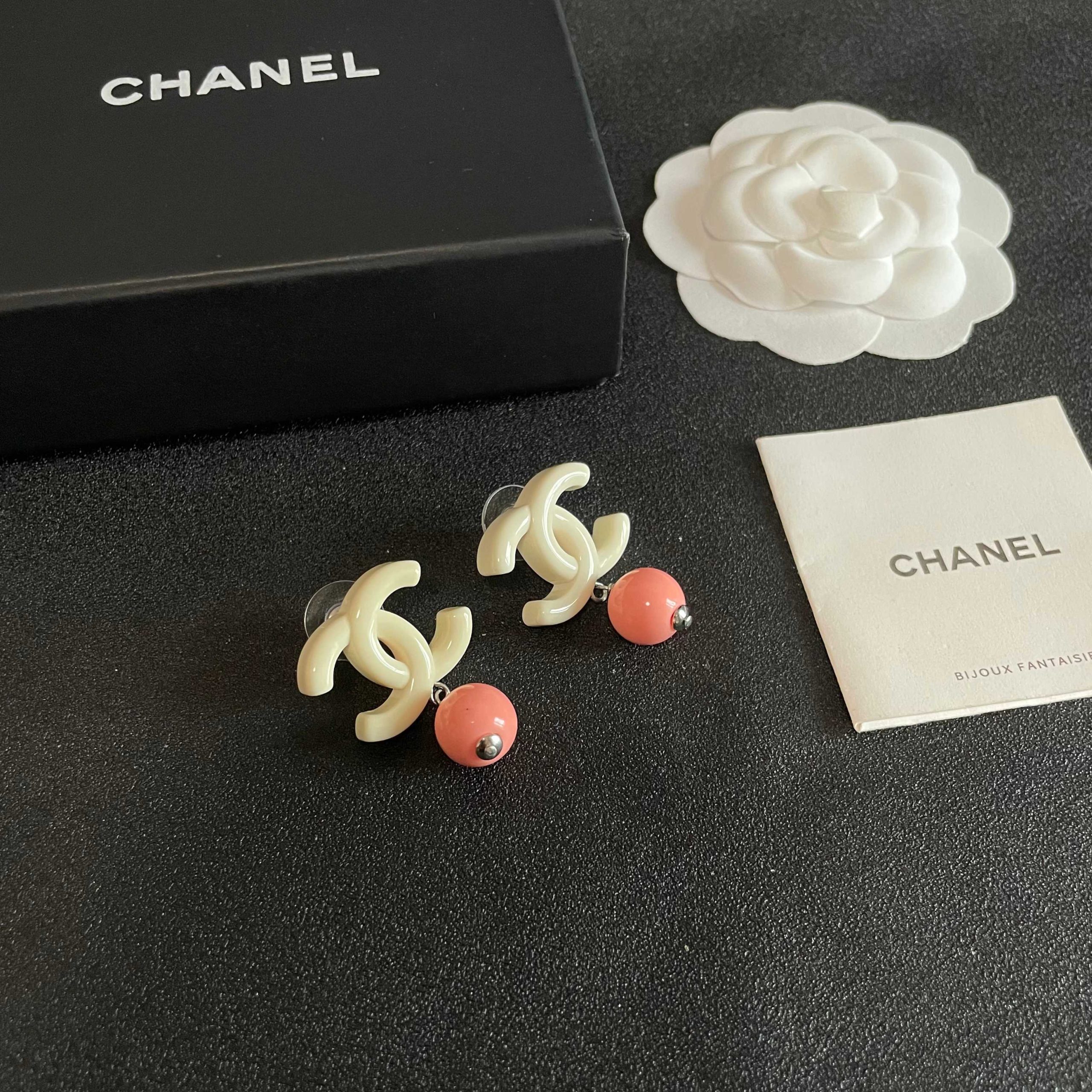 CHANEL 高仿 雙C粉色珍珠垂墜耳環 女款耳飾| 10 CHANEL 高仿 雙C粉色珍珠垂墜耳環 女款耳飾