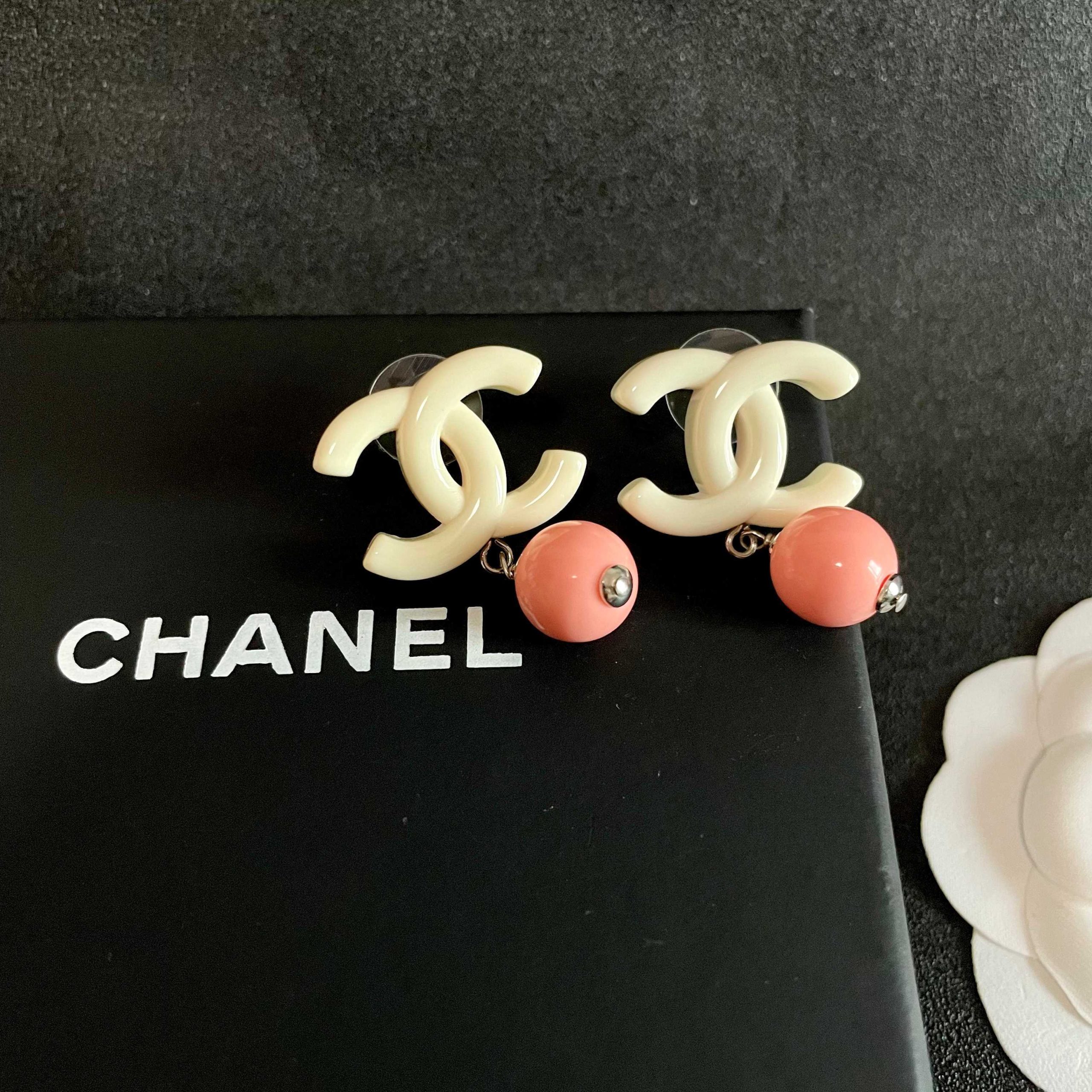 CHANEL 高仿 雙C粉色珍珠垂墜耳環 女款耳飾| 7 CHANEL 高仿 雙C粉色珍珠垂墜耳環 女款耳飾