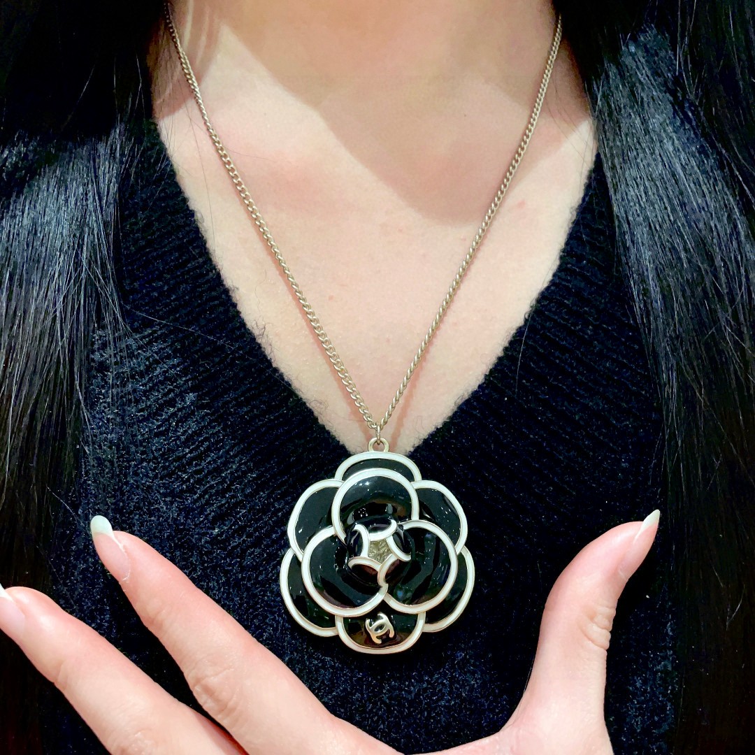 CHANEL 高仿 黑白山茶花吊墜項鍊 女款精品飾品| 14 CHANEL 高仿 黑白山茶花吊墜項鍊 女款精品飾品