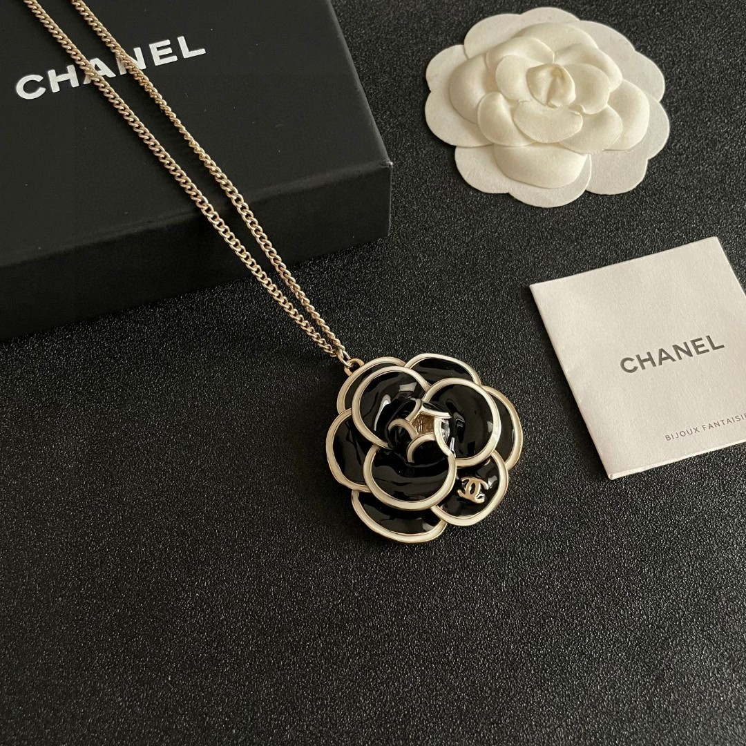 CHANEL 高仿 黑白山茶花吊墜項鍊 女款精品飾品| 10 CHANEL 高仿 黑白山茶花吊墜項鍊 女款精品飾品