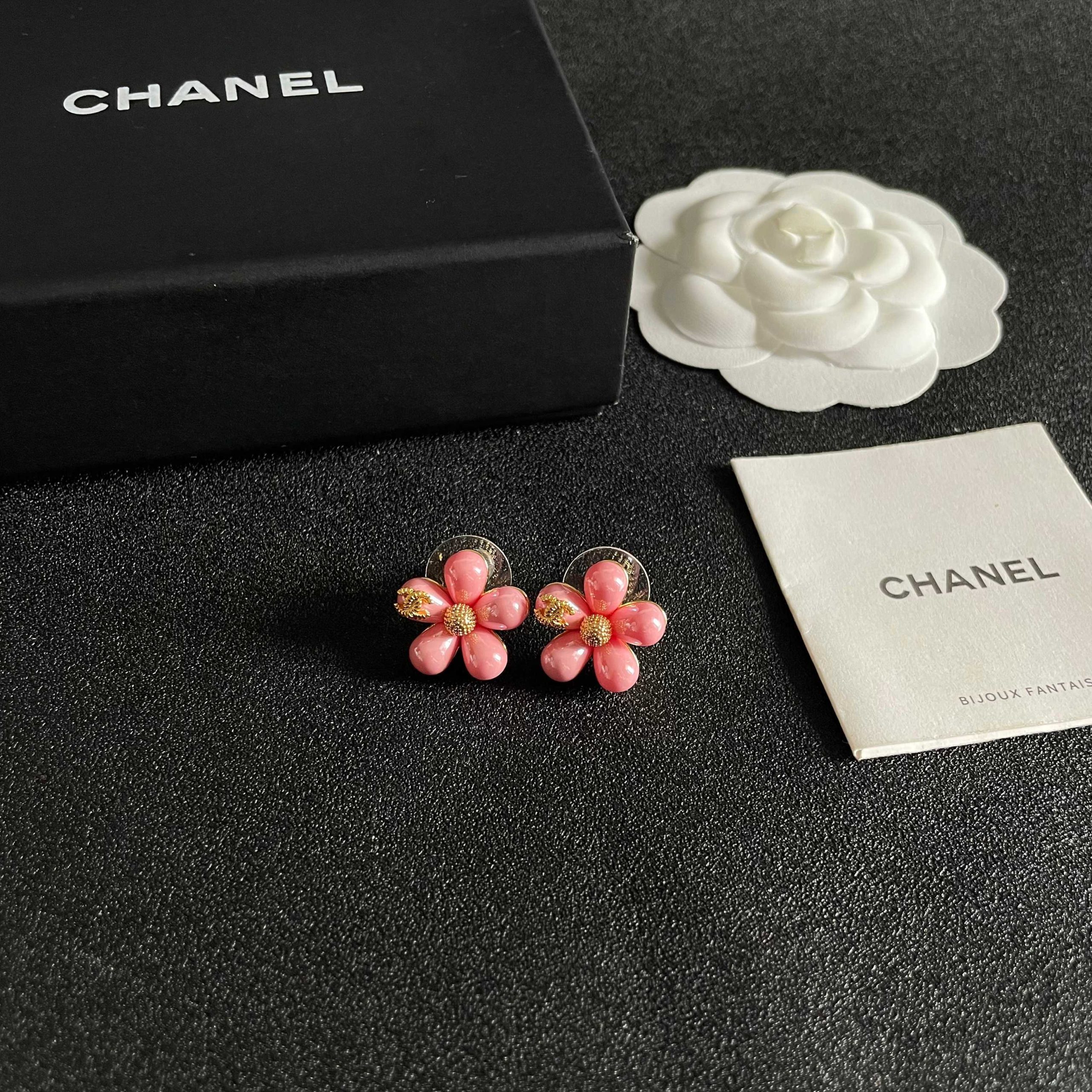 CHANEL 一比一 香奈兒 粉色花朵耳釘 山茶花耳環 女款精品飾品| 10 CHANEL 一比一 香奈兒 粉色花朵耳釘 山茶花耳環 女款精品飾品