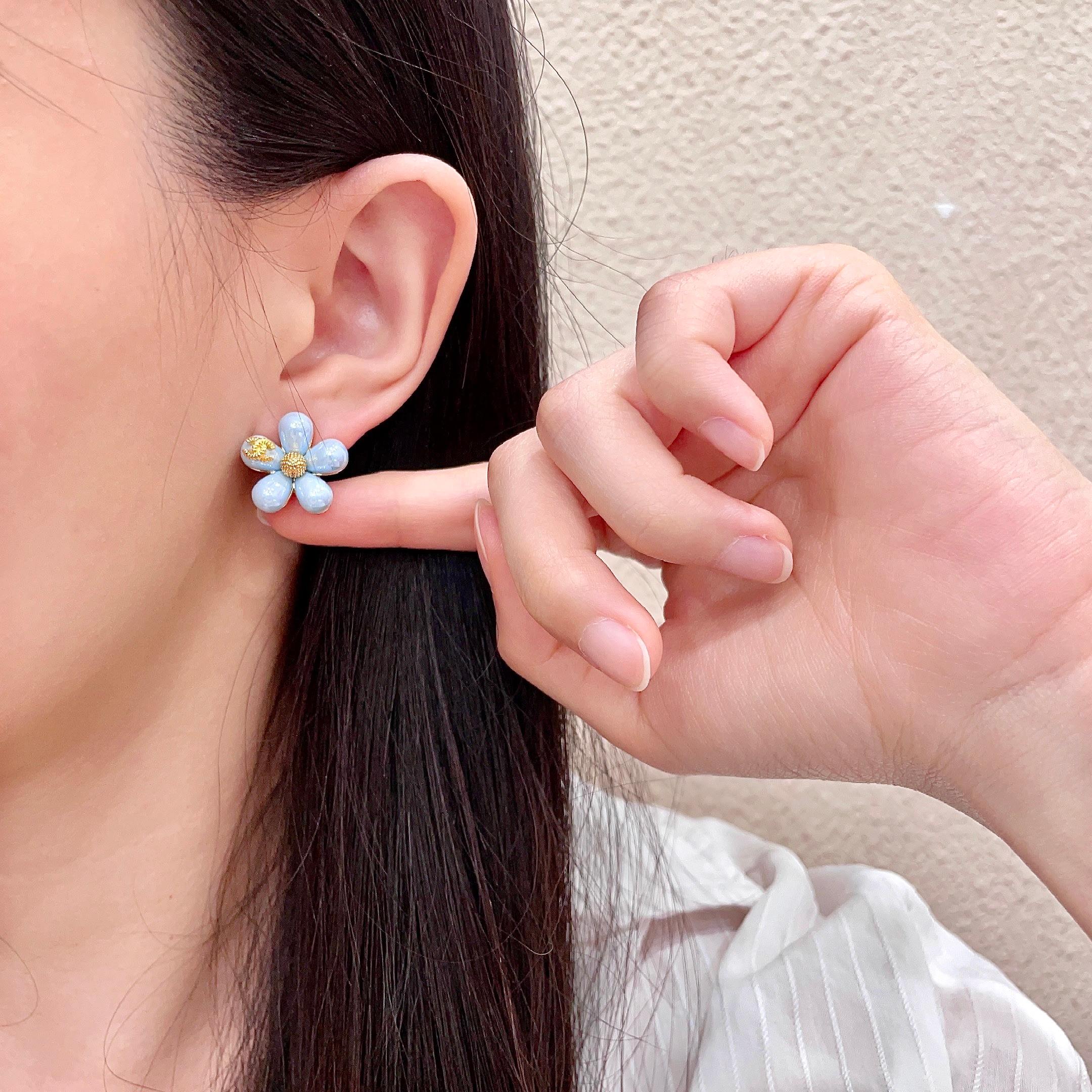 CHANEL 高仿香奈兒 藍色山茶花耳釘 琺瑯花朵耳環 女款飾品