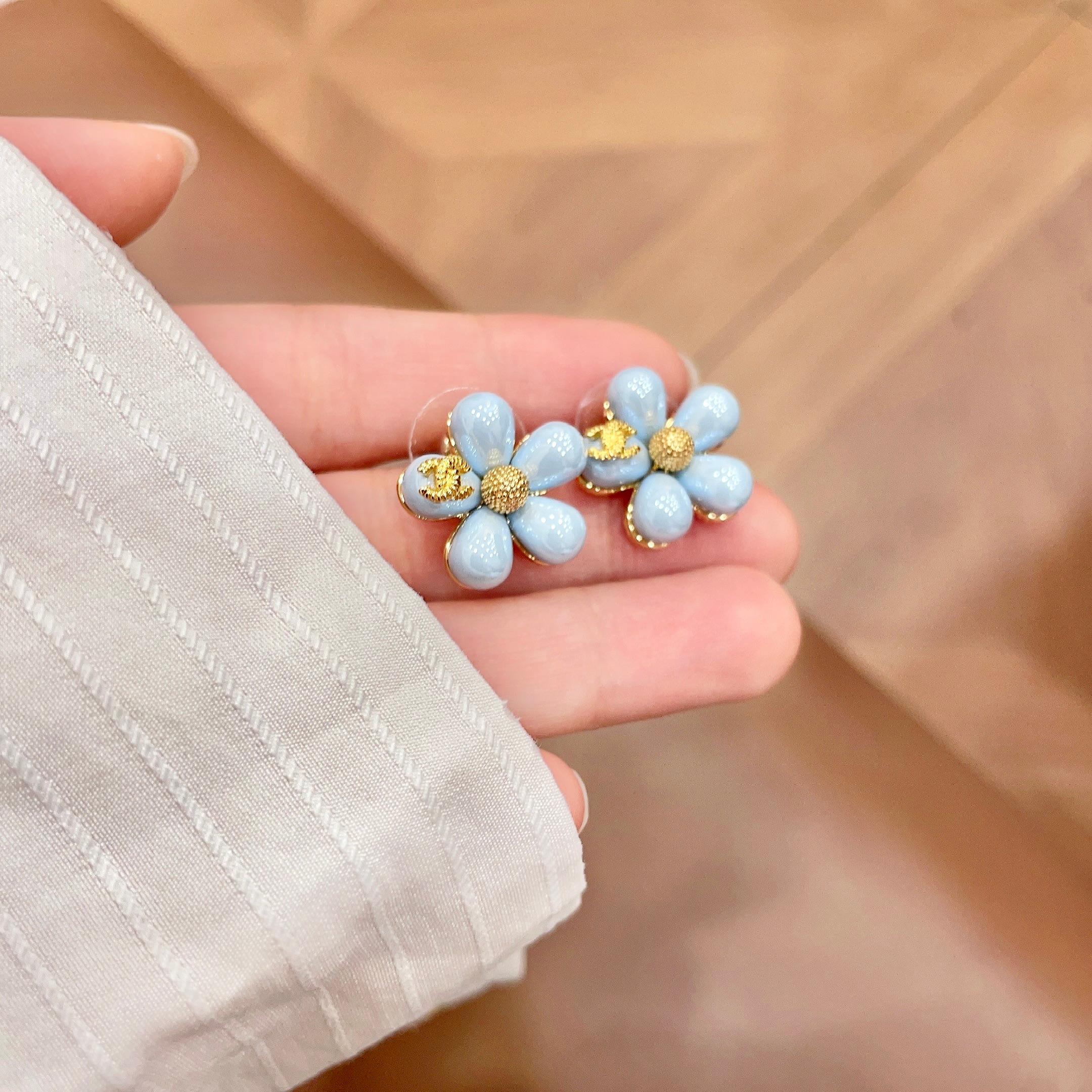 CHANEL 高仿香奈兒 藍色山茶花耳釘 琺瑯花朵耳環 女款飾品