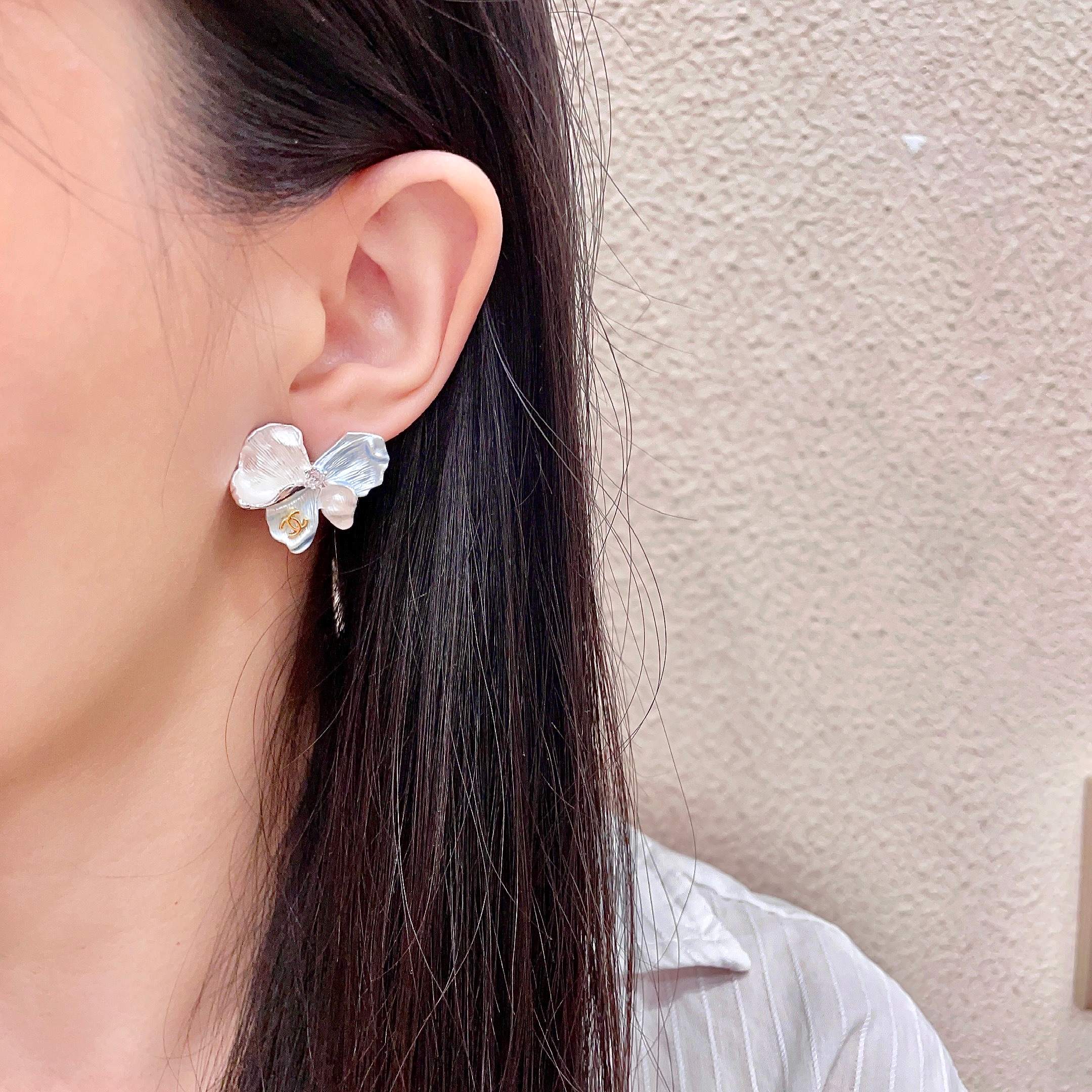 CHANEL A貨香奈兒 白色蘭花耳釘 珍珠花卉耳環 精品耳飾| 13 CHANEL A貨香奈兒 白色蘭花耳釘 珍珠花卉耳環 精品耳飾