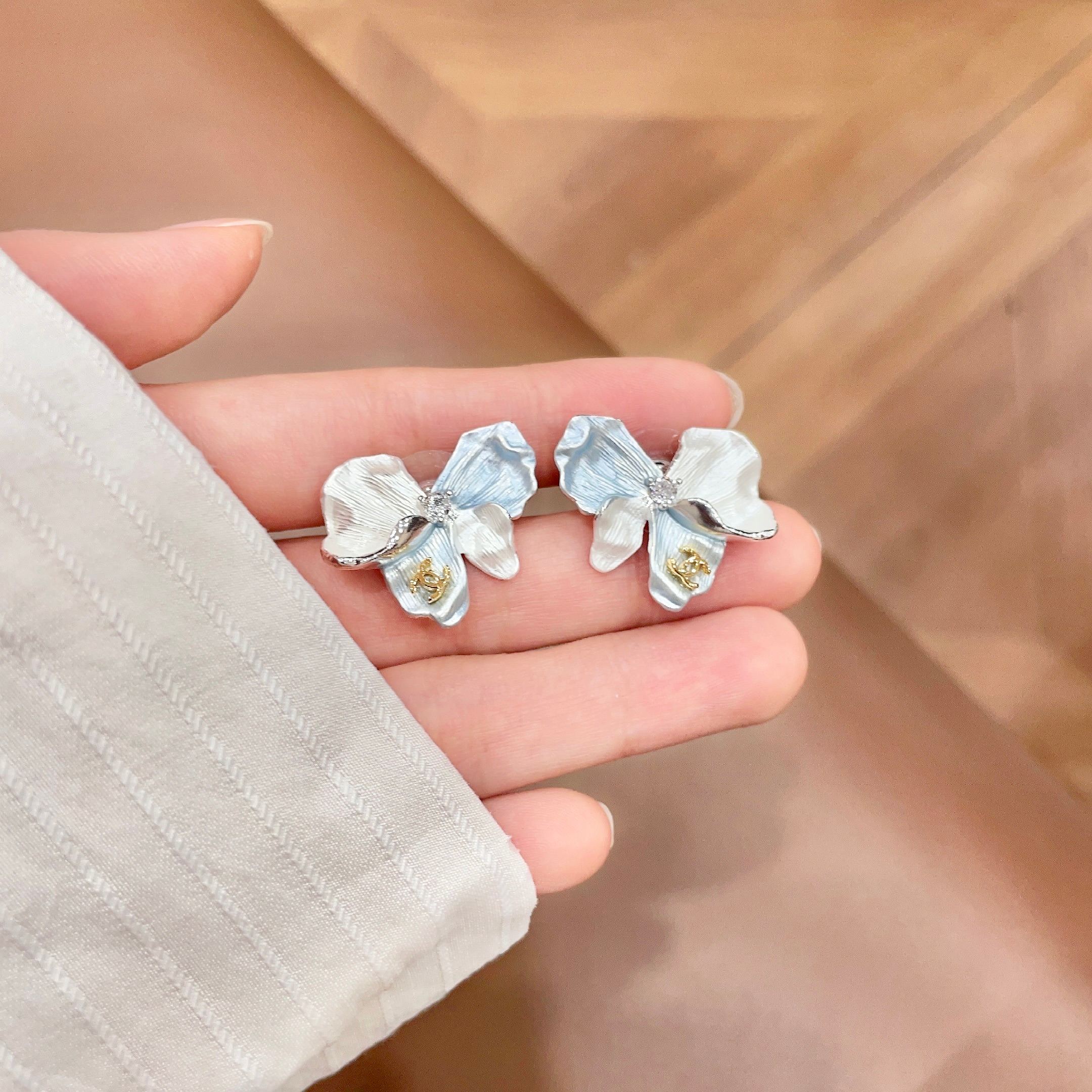 CHANEL A貨香奈兒 白色蘭花耳釘 珍珠花卉耳環 精品耳飾| 12 CHANEL A貨香奈兒 白色蘭花耳釘 珍珠花卉耳環 精品耳飾