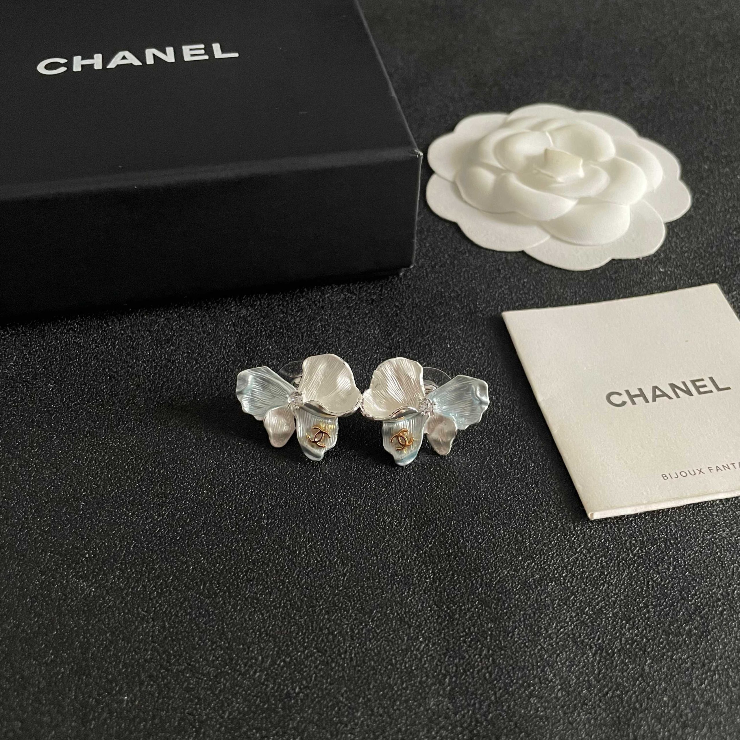 CHANEL A貨香奈兒 白色蘭花耳釘 珍珠花卉耳環 精品耳飾| 10 CHANEL A貨香奈兒 白色蘭花耳釘 珍珠花卉耳環 精品耳飾