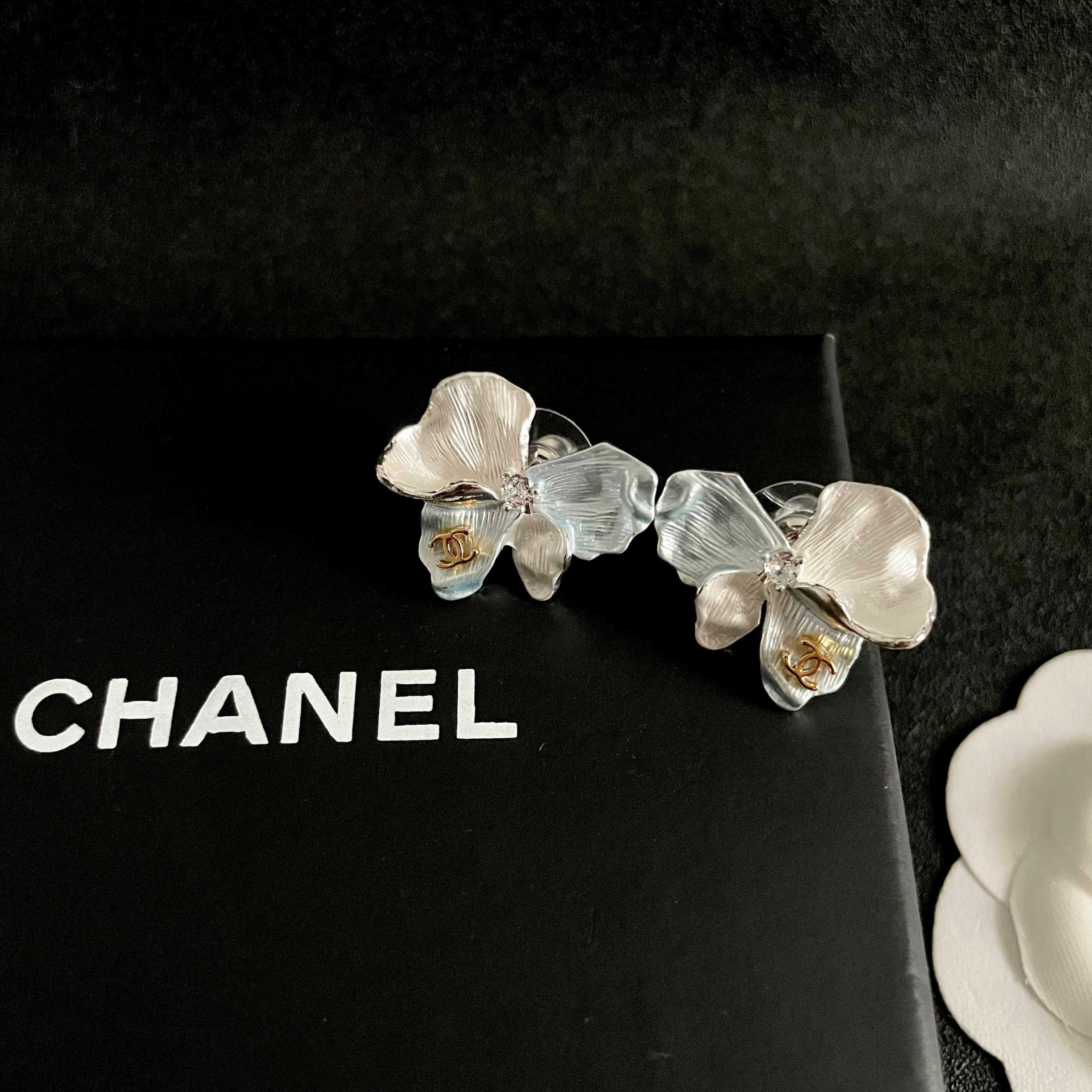 CHANEL A貨香奈兒 白色蘭花耳釘 珍珠花卉耳環 精品耳飾| 7 CHANEL A貨香奈兒 白色蘭花耳釘 珍珠花卉耳環 精品耳飾