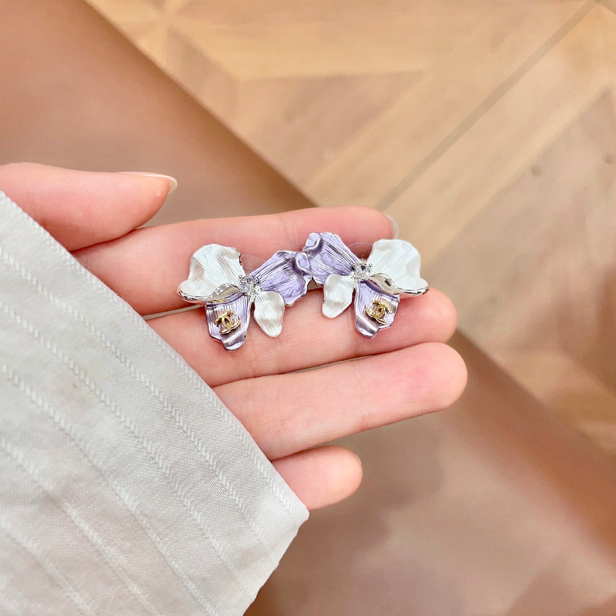 CHANEL 高仿香奈兒 紫白蘭花耳釘 漸層花朵耳環 女款飾品| 12 CHANEL 高仿香奈兒 紫白蘭花耳釘 漸層花朵耳環 女款飾品