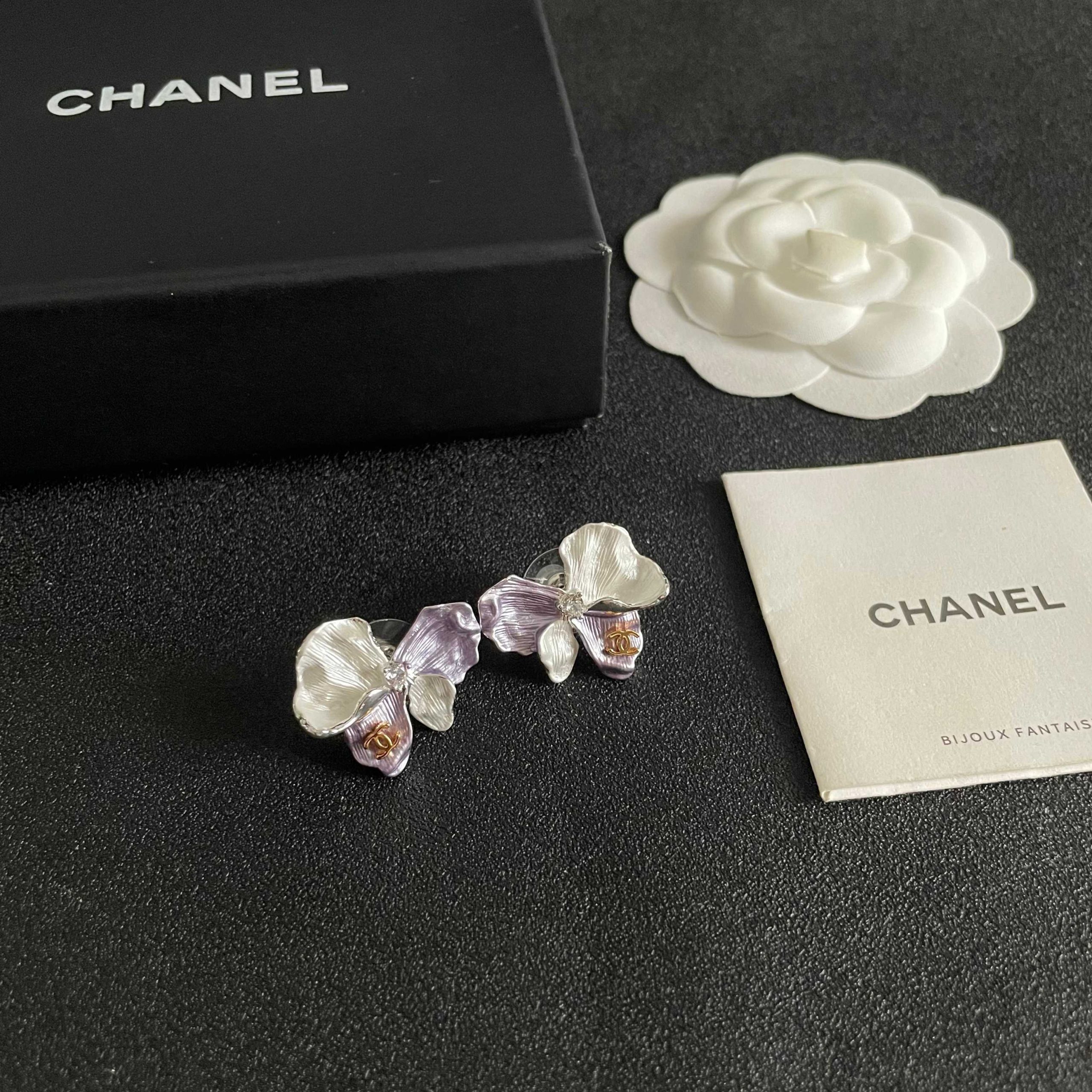 CHANEL 高仿香奈兒 紫白蘭花耳釘 漸層花朵耳環 女款飾品| 10 CHANEL 高仿香奈兒 紫白蘭花耳釘 漸層花朵耳環 女款飾品