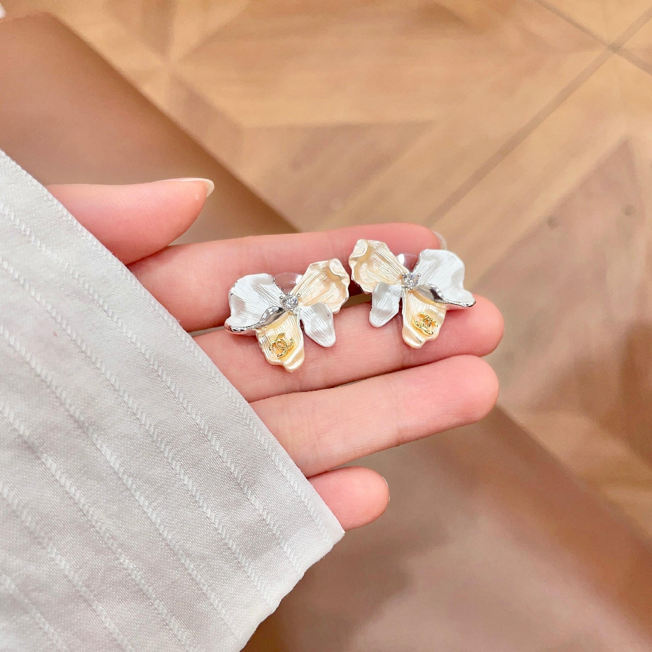 CHANEL一比一 香奈兒 金白蘭花耳釘 花卉耳環 精品女款| 12 CHANEL一比一 香奈兒 金白蘭花耳釘 花卉耳環 精品女款