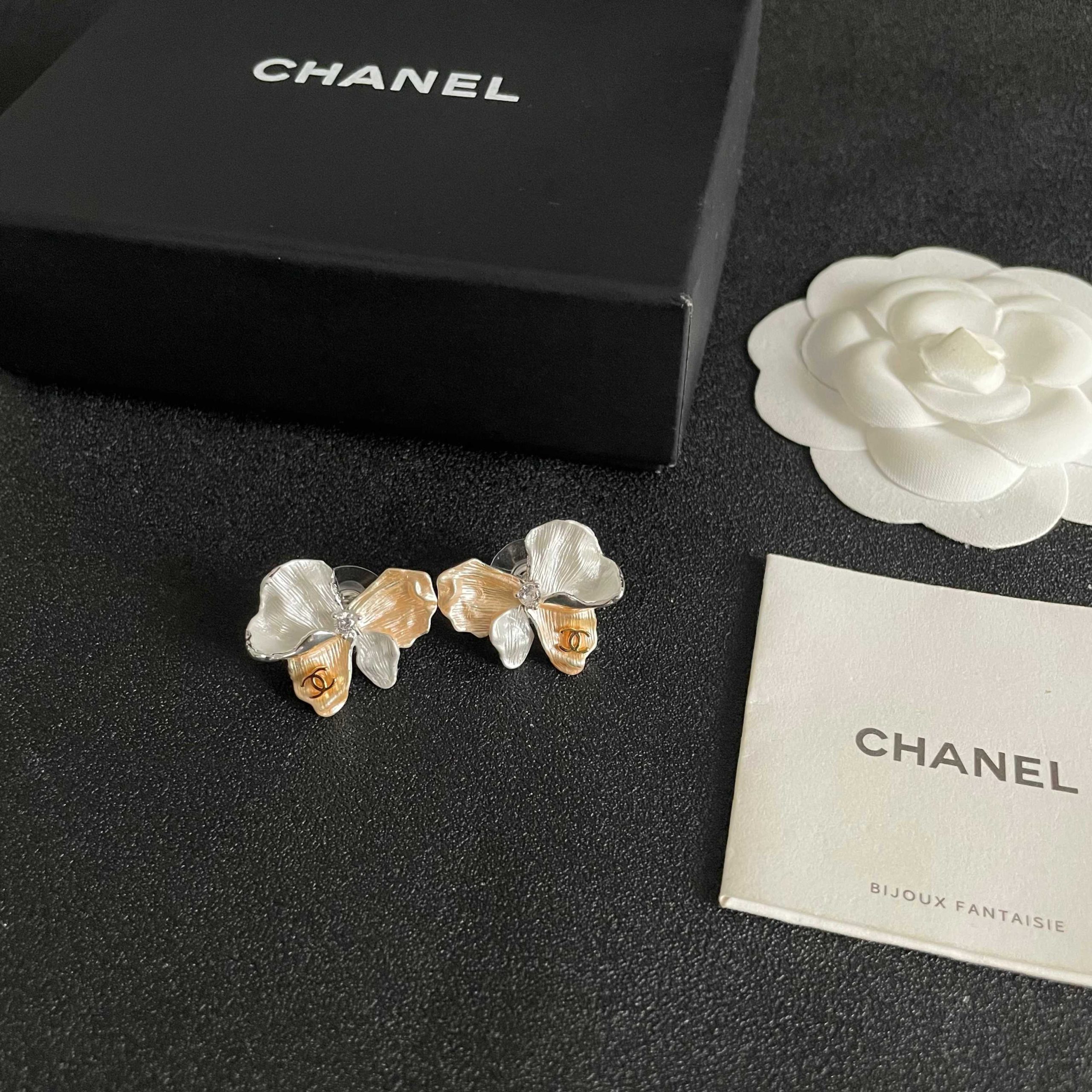 CHANEL一比一 香奈兒 金白蘭花耳釘 花卉耳環 精品女款| 11 CHANEL一比一 香奈兒 金白蘭花耳釘 花卉耳環 精品女款