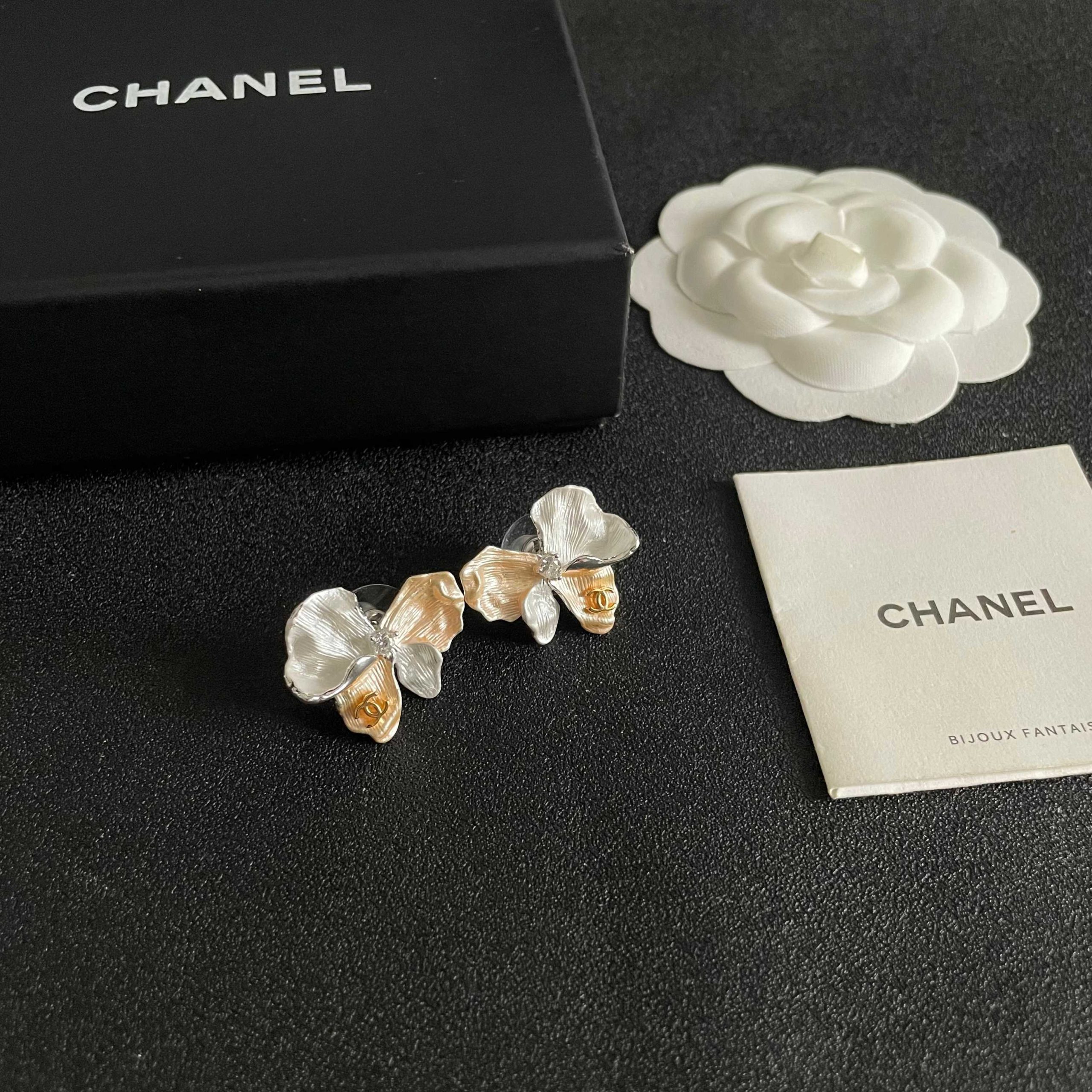 CHANEL一比一 香奈兒 金白蘭花耳釘 花卉耳環 精品女款| 10 CHANEL一比一 香奈兒 金白蘭花耳釘 花卉耳環 精品女款