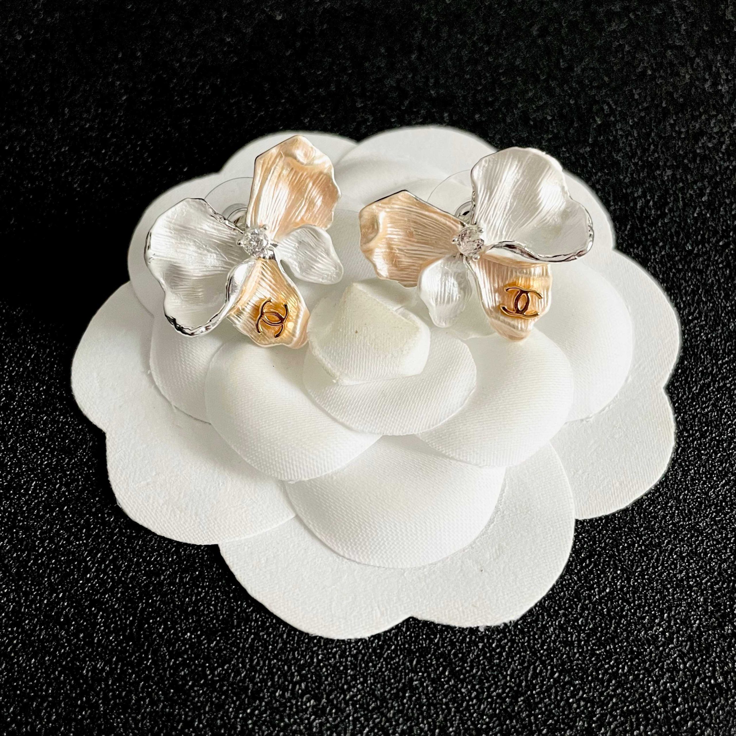 CHANEL一比一 香奈兒 金白蘭花耳釘 花卉耳環 精品女款| 8 CHANEL一比一 香奈兒 金白蘭花耳釘 花卉耳環 精品女款