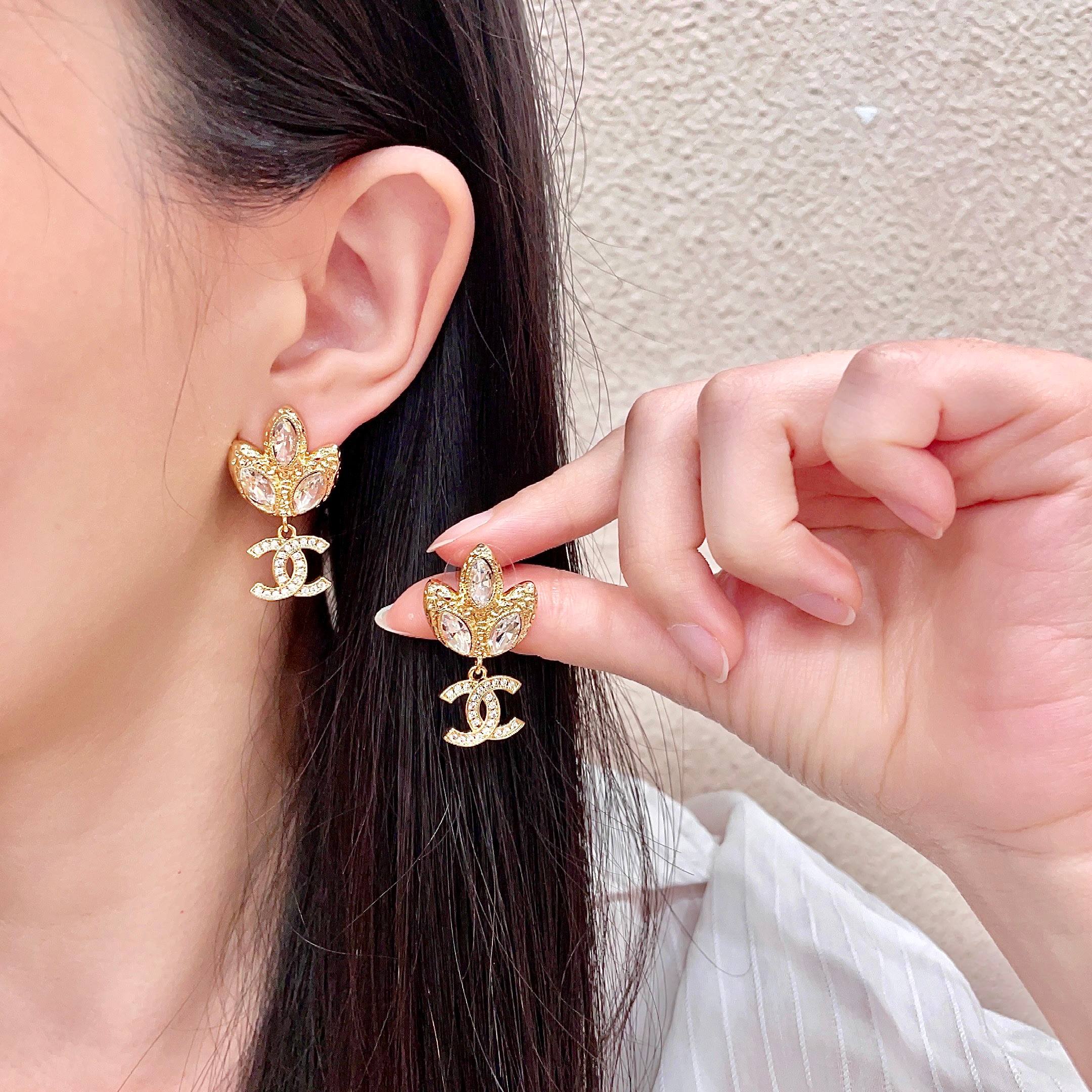 CHANEL 原單 香奈兒 水晶花瓣雙C垂墜耳環 滿鑽耳飾 女款精品