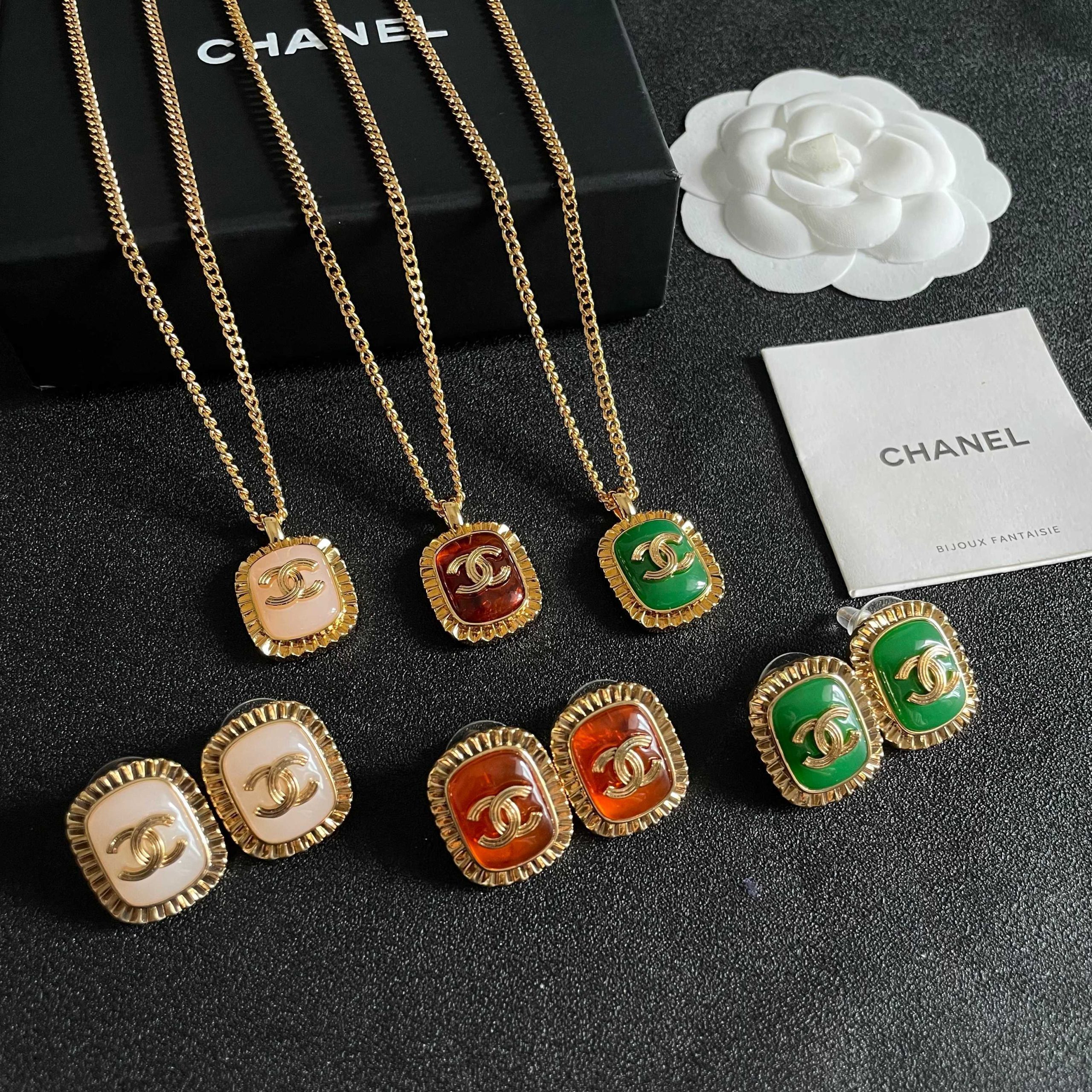 CHANEL高仿 香奈兒 綠色琺瑯雙C項鍊 復古吊墜 女款飾品| 15 CHANEL高仿 香奈兒 綠色琺瑯雙C項鍊 復古吊墜 女款飾品