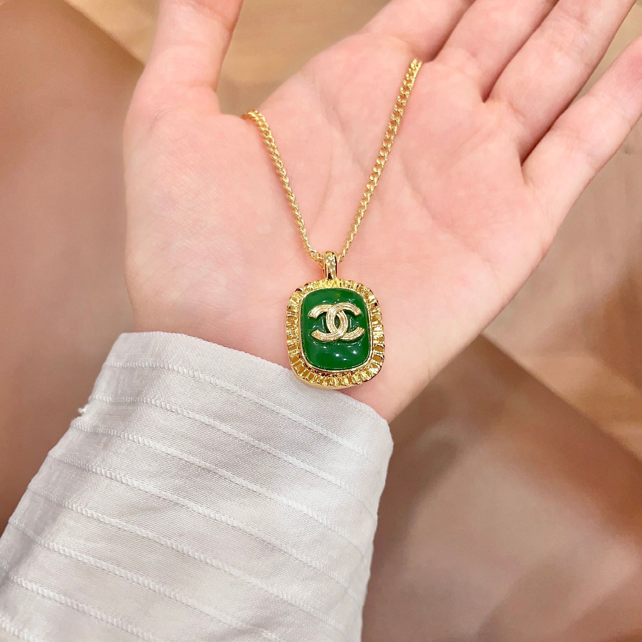 CHANEL高仿 香奈兒 綠色琺瑯雙C項鍊 復古吊墜 女款飾品| 12 CHANEL高仿 香奈兒 綠色琺瑯雙C項鍊 復古吊墜 女款飾品