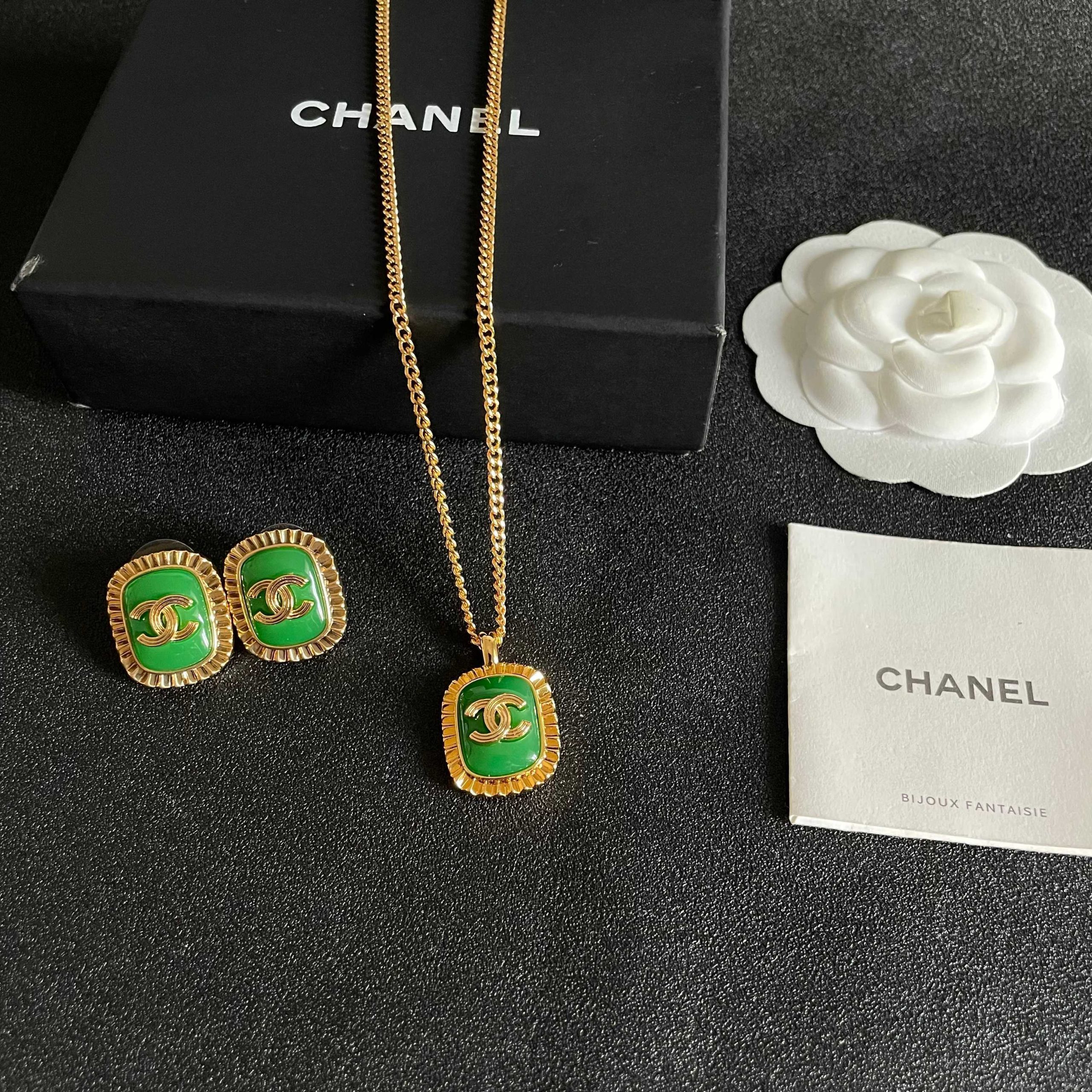 CHANEL高仿 香奈兒 綠色琺瑯雙C項鍊 復古吊墜 女款飾品| 11 CHANEL高仿 香奈兒 綠色琺瑯雙C項鍊 復古吊墜 女款飾品