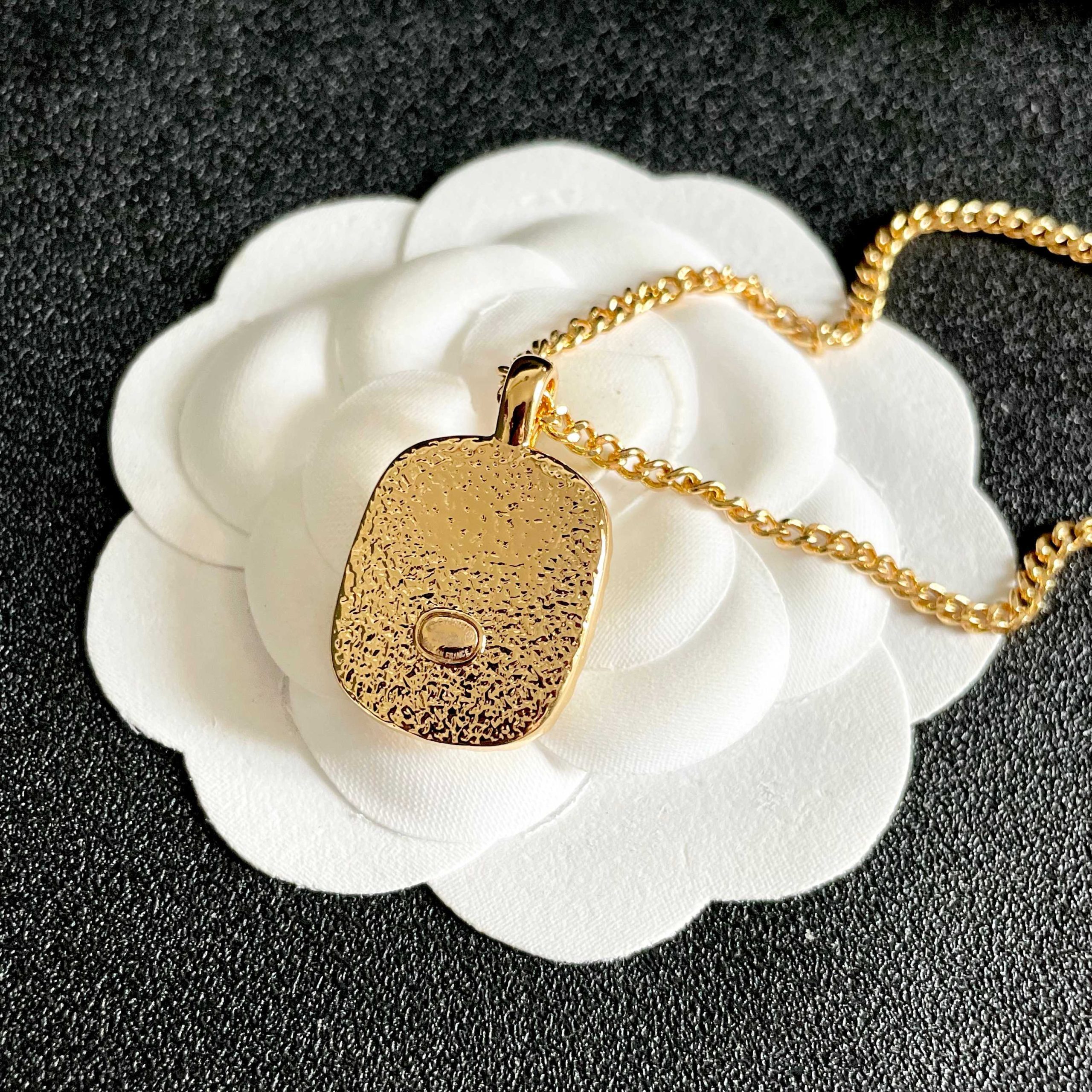 CHANEL高仿 香奈兒 綠色琺瑯雙C項鍊 復古吊墜 女款飾品| 8 CHANEL高仿 香奈兒 綠色琺瑯雙C項鍊 復古吊墜 女款飾品
