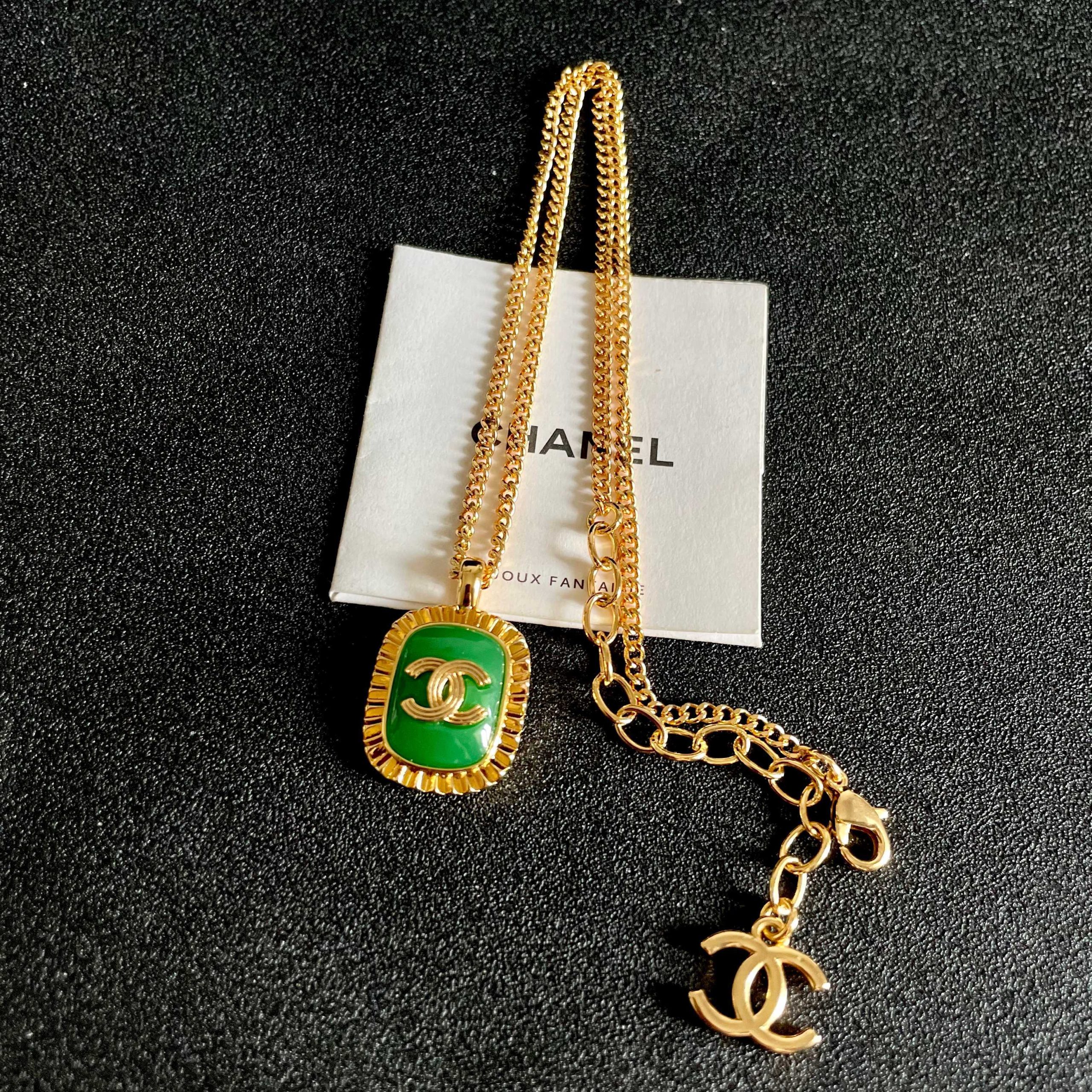 CHANEL高仿 香奈兒 綠色琺瑯雙C項鍊 復古吊墜 女款飾品| 7 CHANEL高仿 香奈兒 綠色琺瑯雙C項鍊 復古吊墜 女款飾品