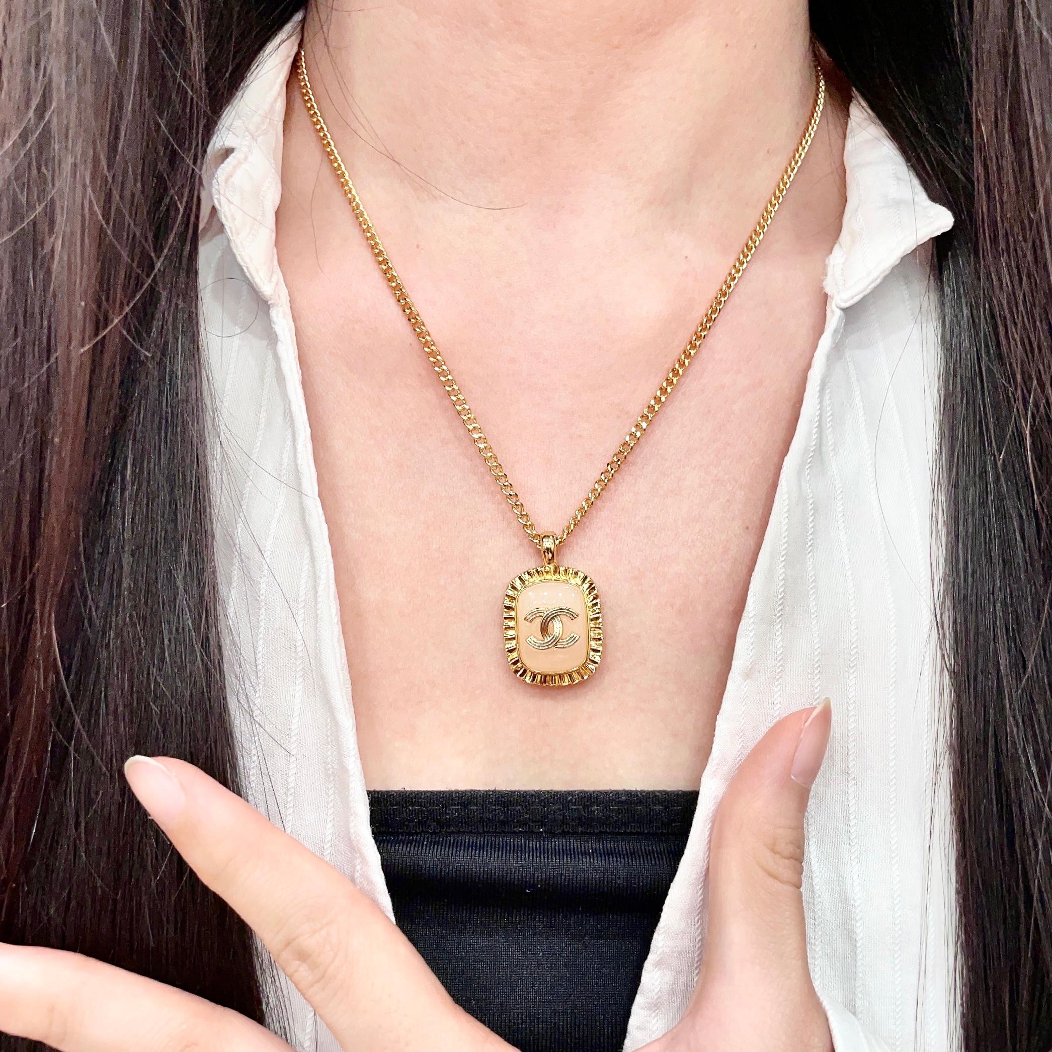 CHANEL A貨香奈兒 粉色琺瑯雙C項鍊 復古吊墜 女款精品| 14 CHANEL A貨香奈兒 粉色琺瑯雙C項鍊 復古吊墜 女款精品