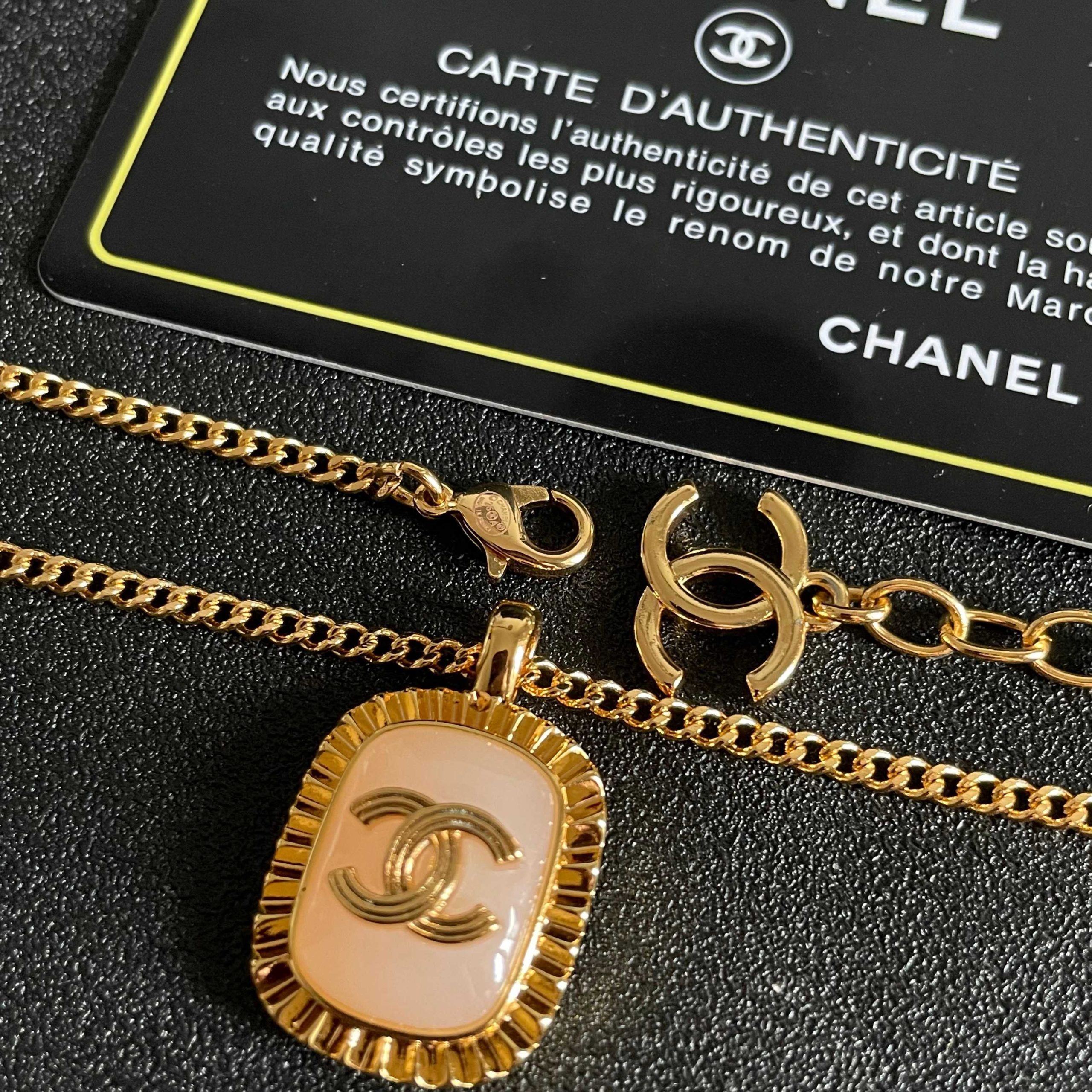 CHANEL A貨香奈兒 粉色琺瑯雙C項鍊 復古吊墜 女款精品| 9 CHANEL A貨香奈兒 粉色琺瑯雙C項鍊 復古吊墜 女款精品