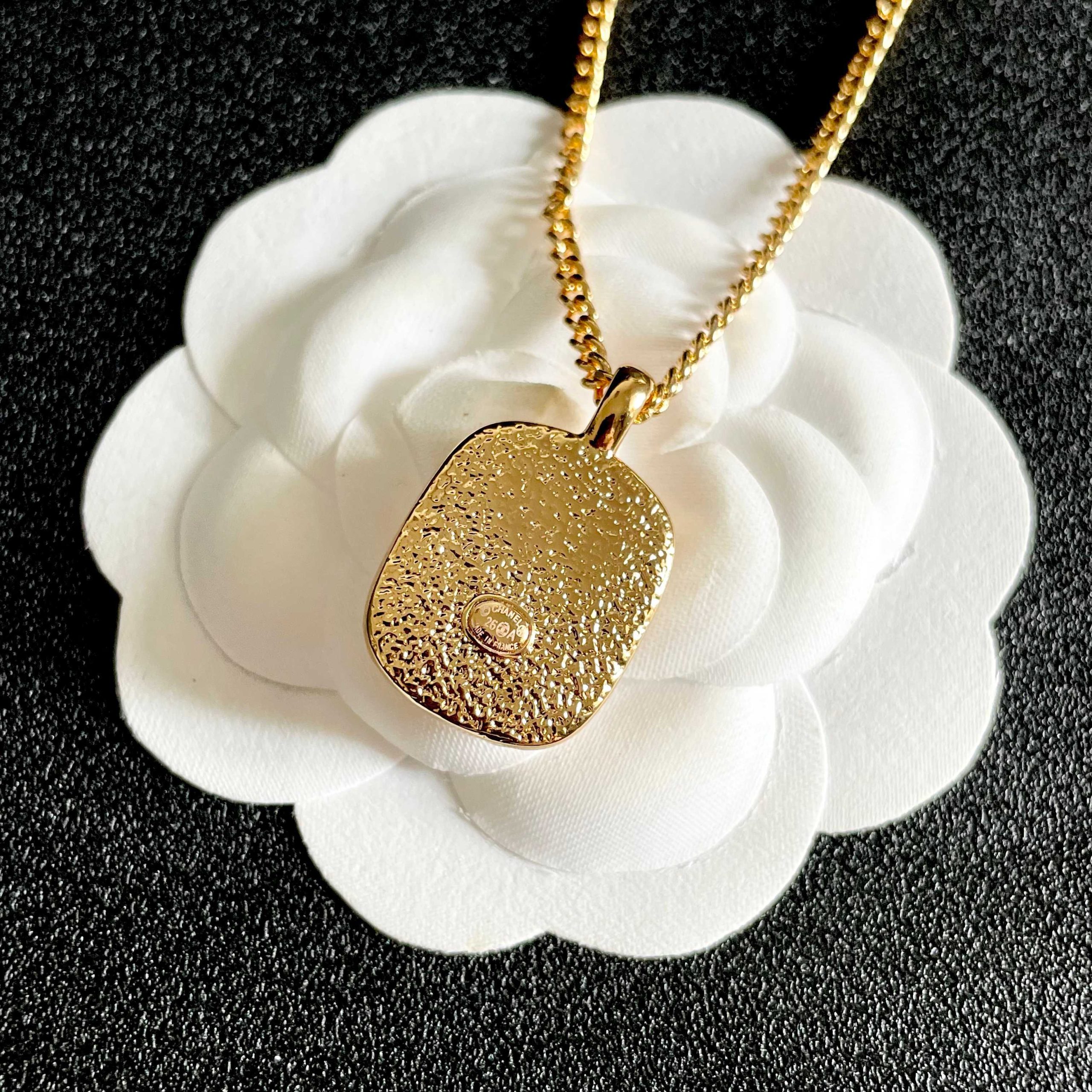 CHANEL A貨香奈兒 粉色琺瑯雙C項鍊 復古吊墜 女款精品| 8 CHANEL A貨香奈兒 粉色琺瑯雙C項鍊 復古吊墜 女款精品
